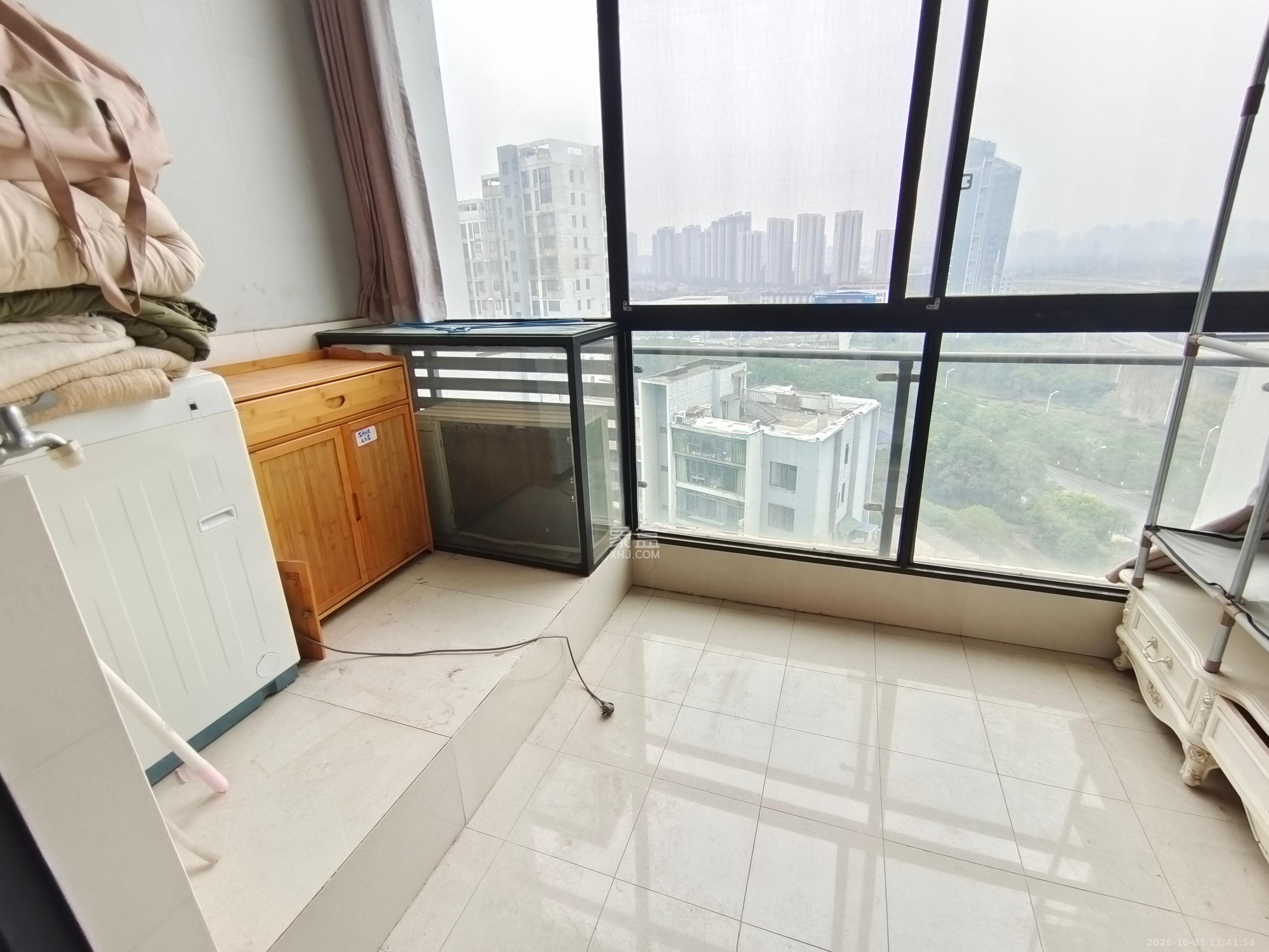 阳光100三期  1室1厅1卫    1800.0元/月室内图