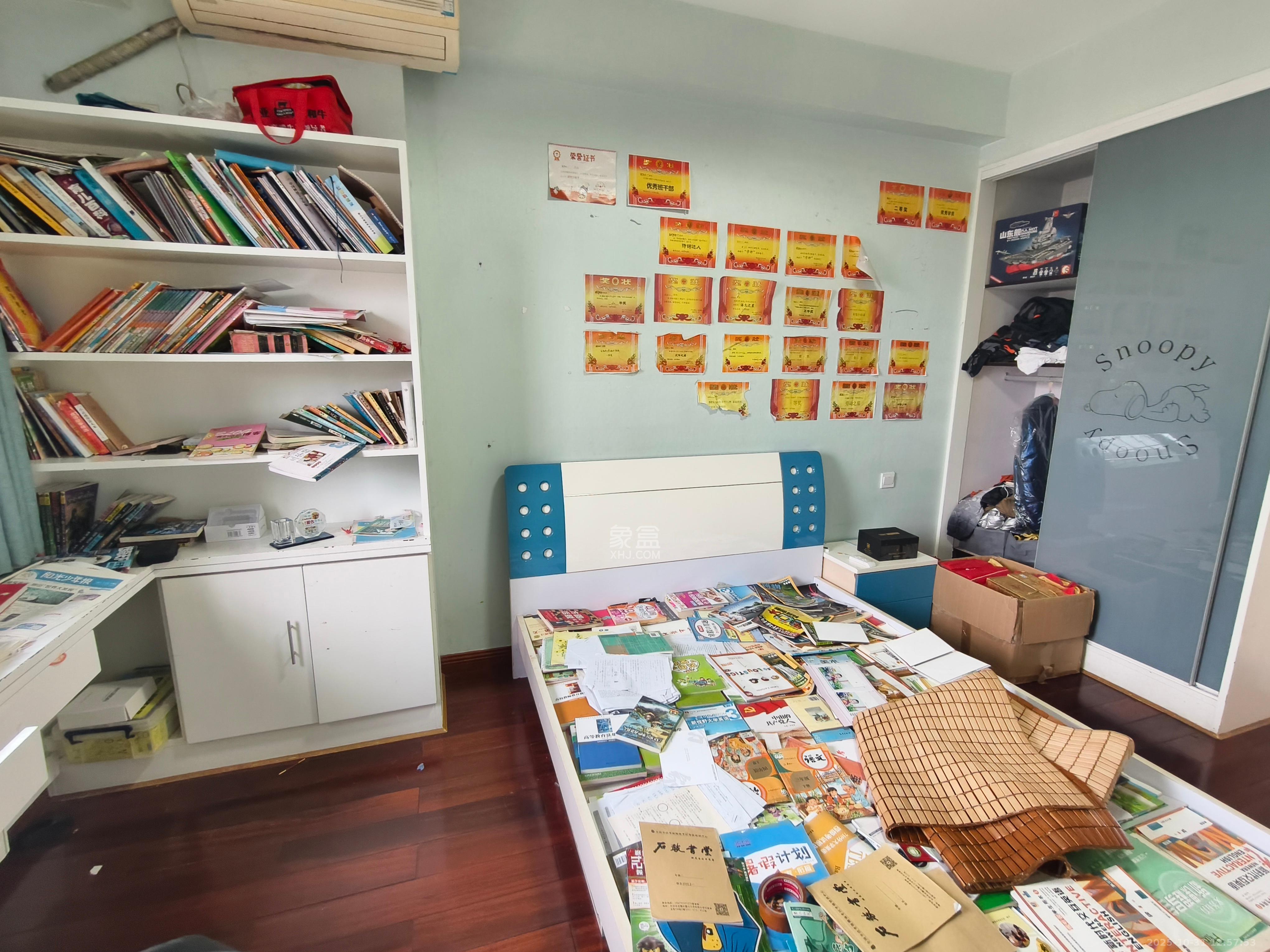 阳光100二期  5室2厅2卫    5500.0元/月室内图