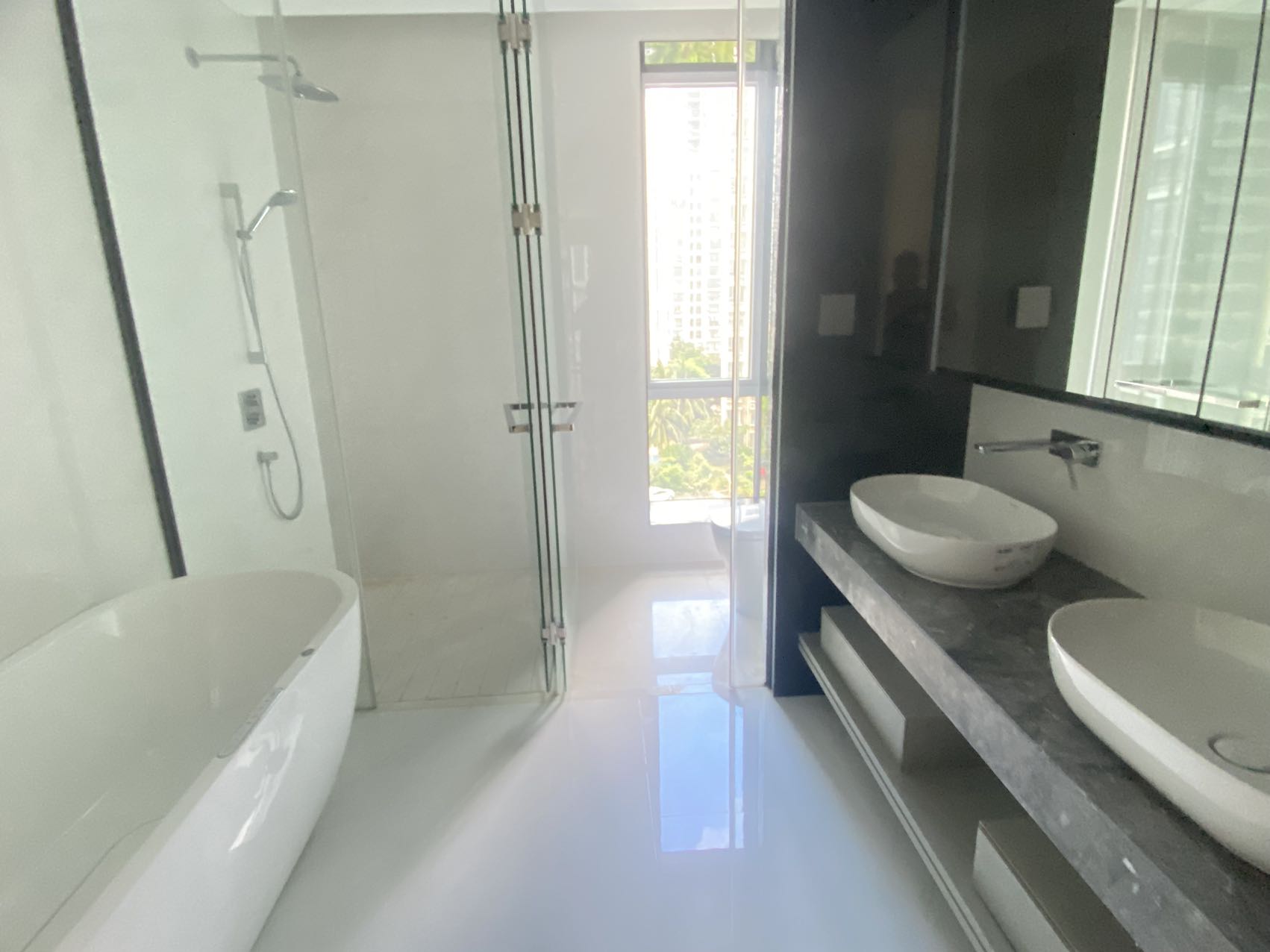 罗牛山玖悦台  4室2厅5卫    820.0万客厅