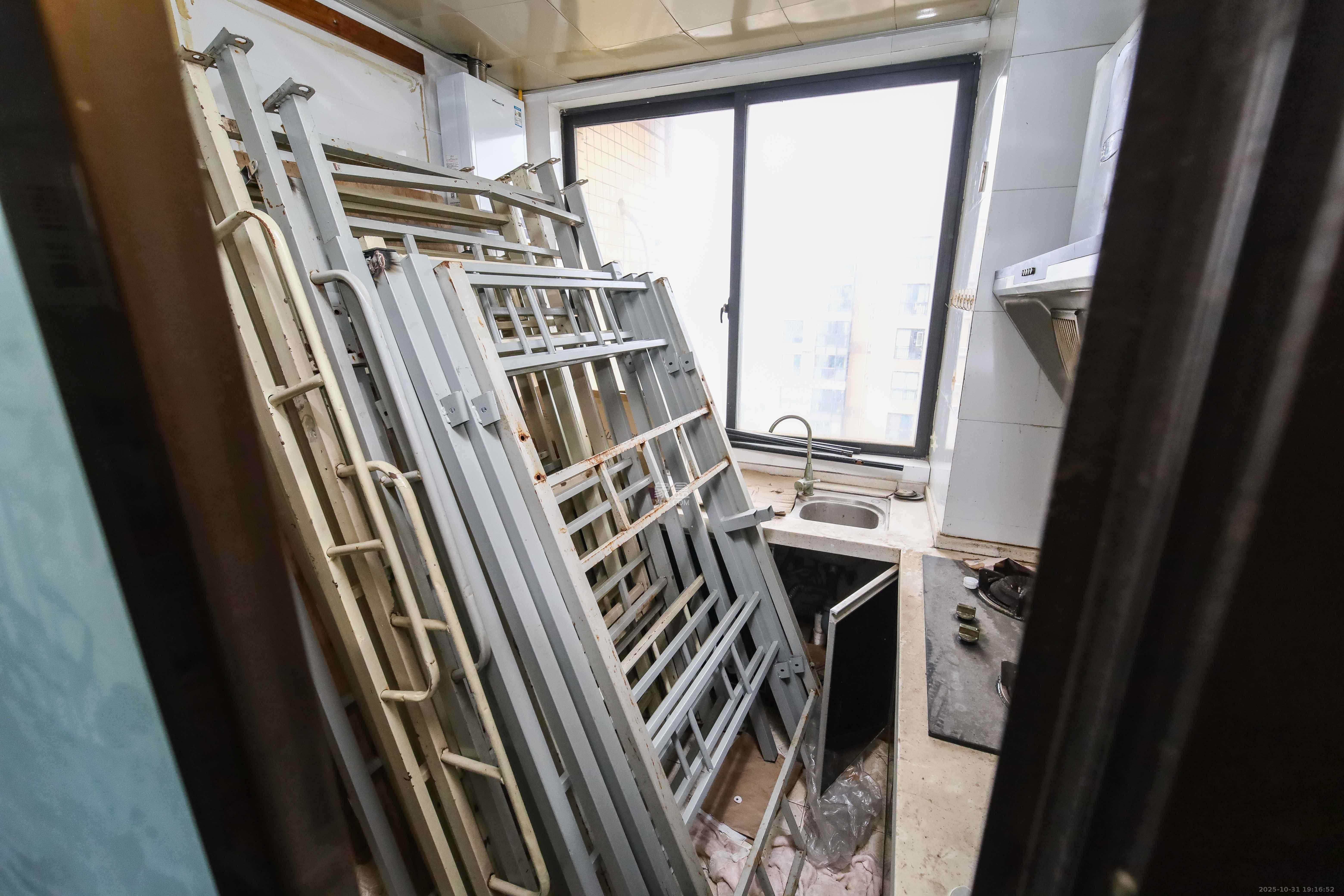 锦湘国际星城三期（锦绣苑）  3室2厅1卫    78.0万厨房