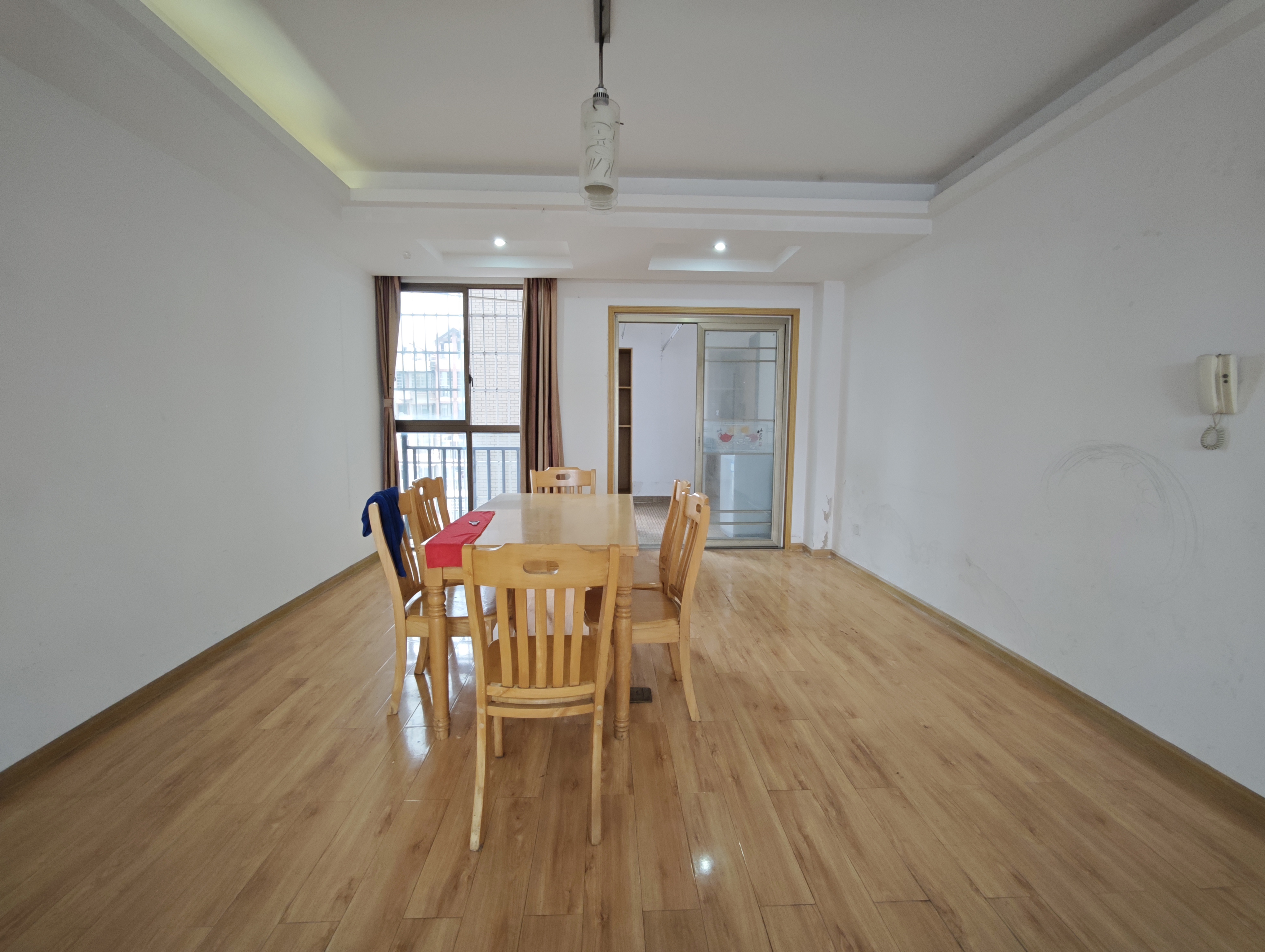 维港十字街  3室2厅2卫    78.0万客厅