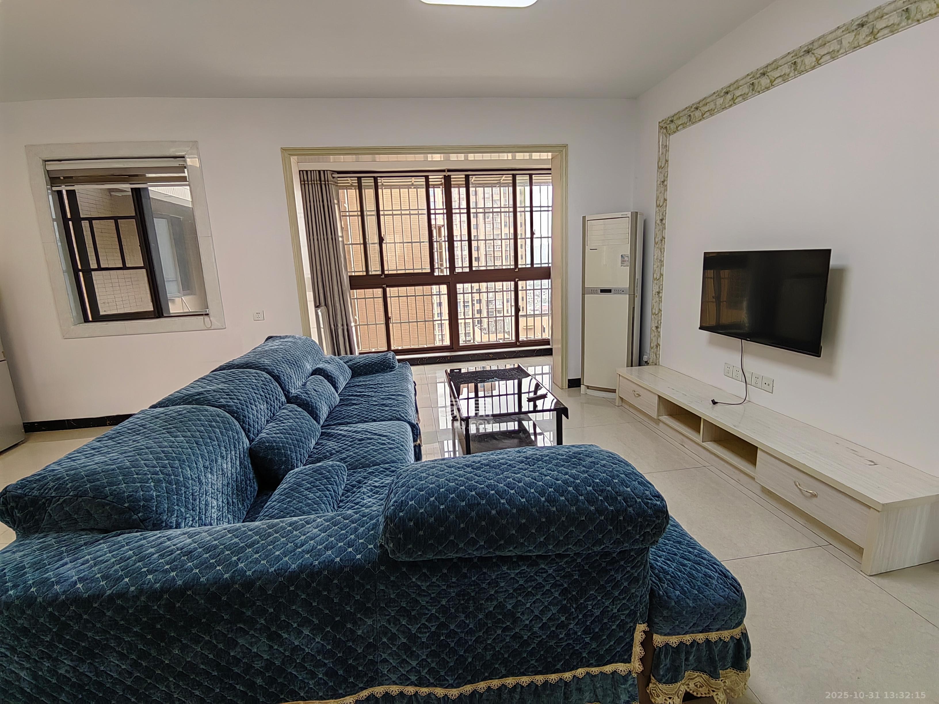 盛地春天里  3室2厅1卫    1350.0元/月室内图