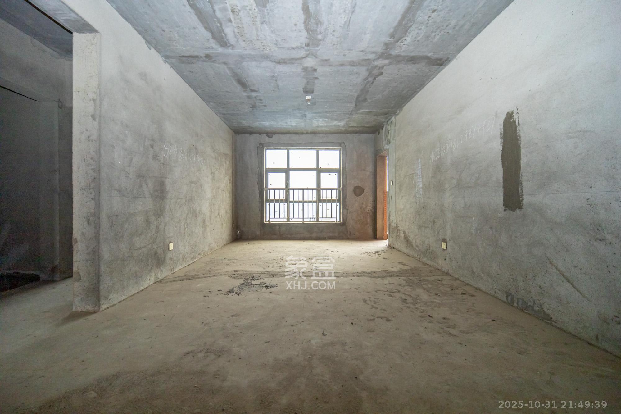 长永佳苑 3室2厅1卫 32.8万 长永佳苑 3室2厅1卫 32.8万客厅