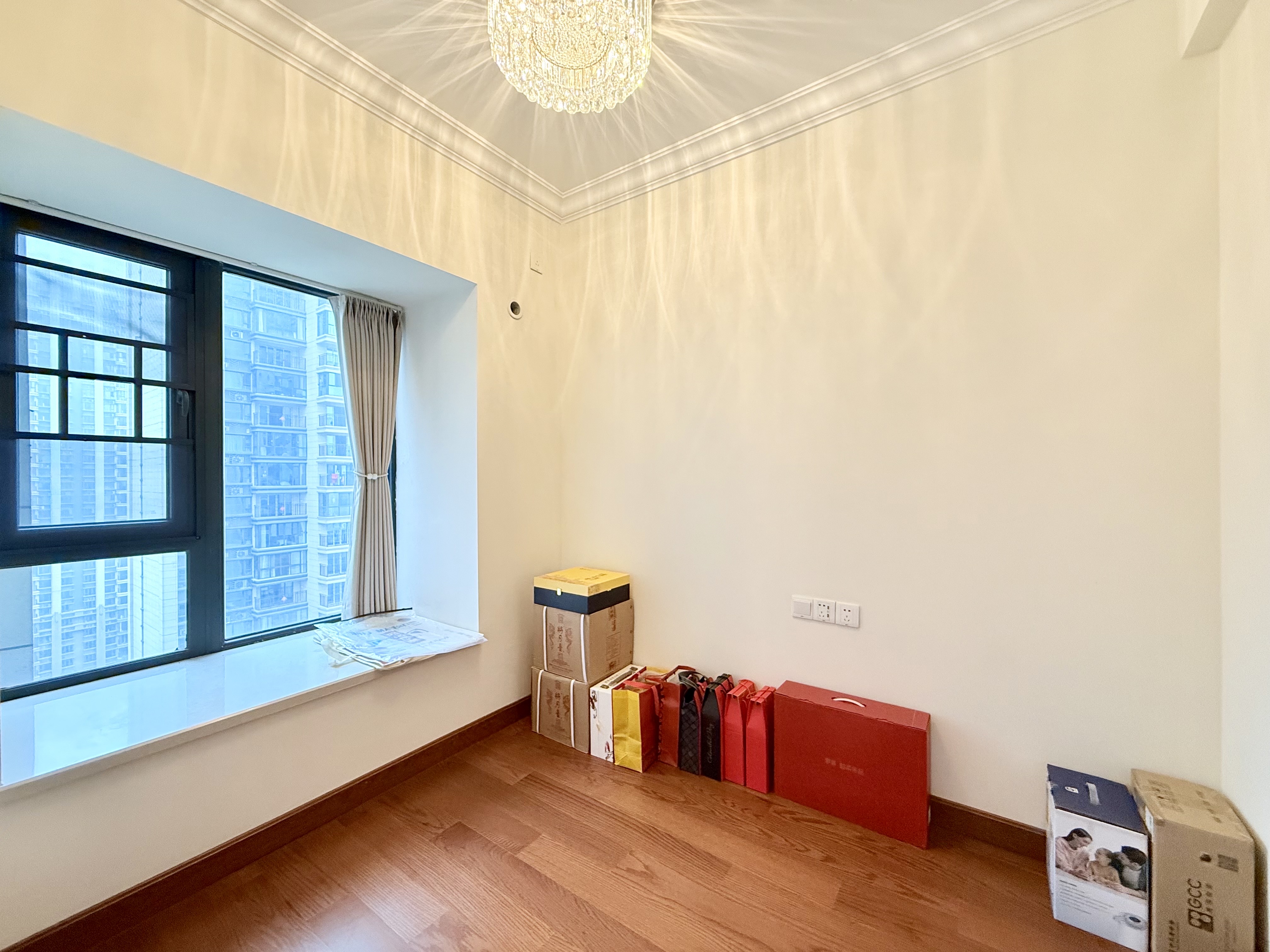 恒大名都  3室2厅1卫    56.8万卧室