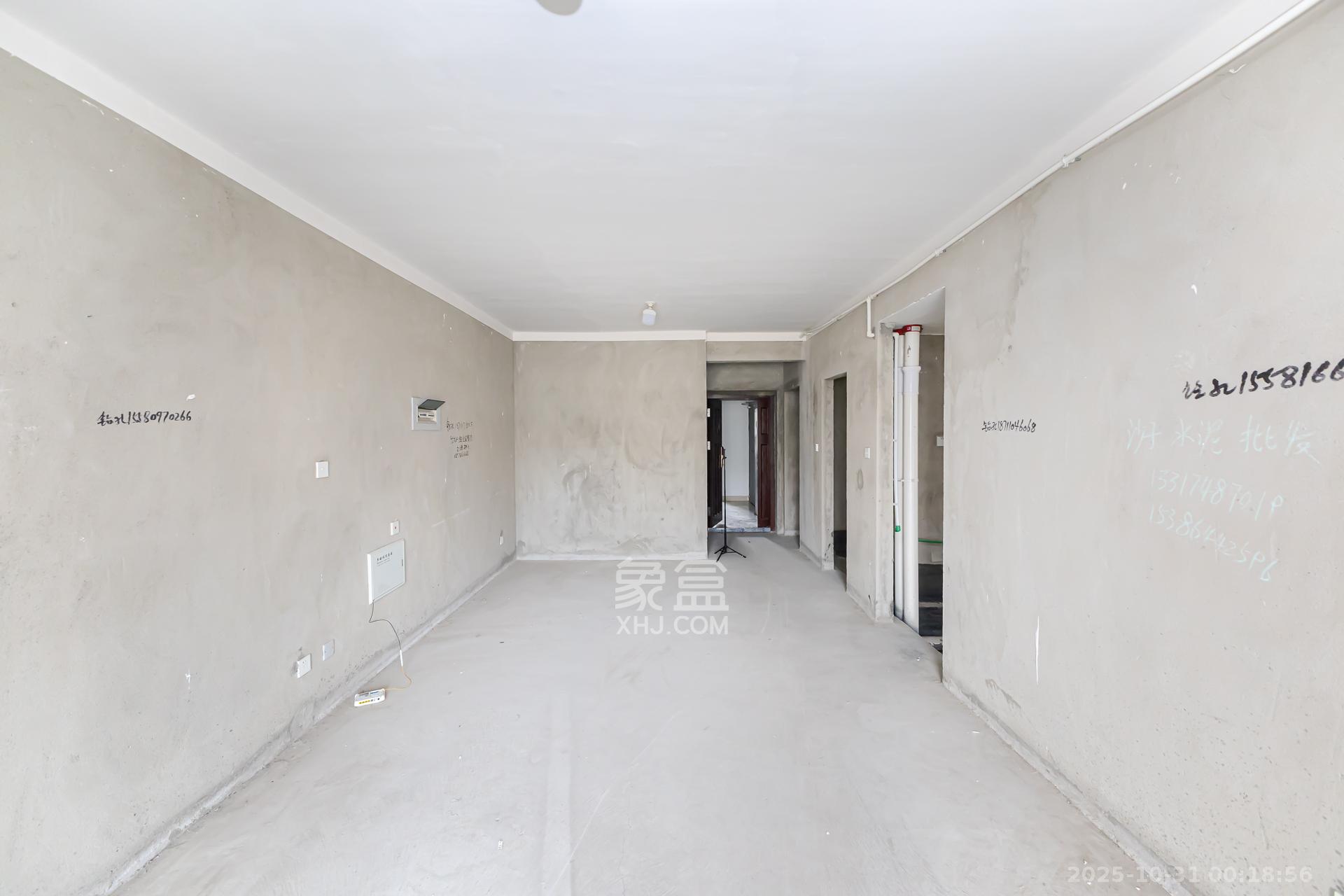 明发阅江悦府 2室2厅1卫 63.0万 明发阅江悦府 2室2厅1卫 63.0万客厅