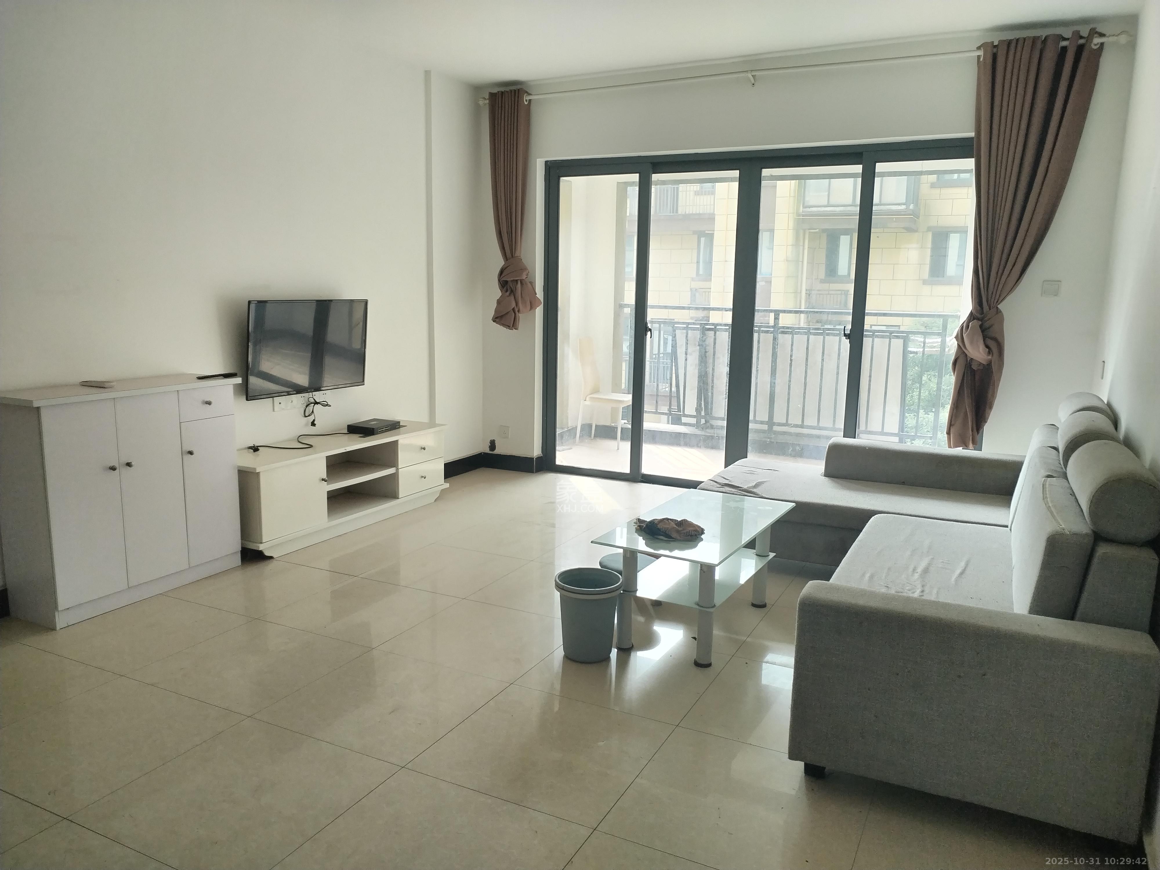 澳海澜庭  4室2厅2卫    1800.0元/月