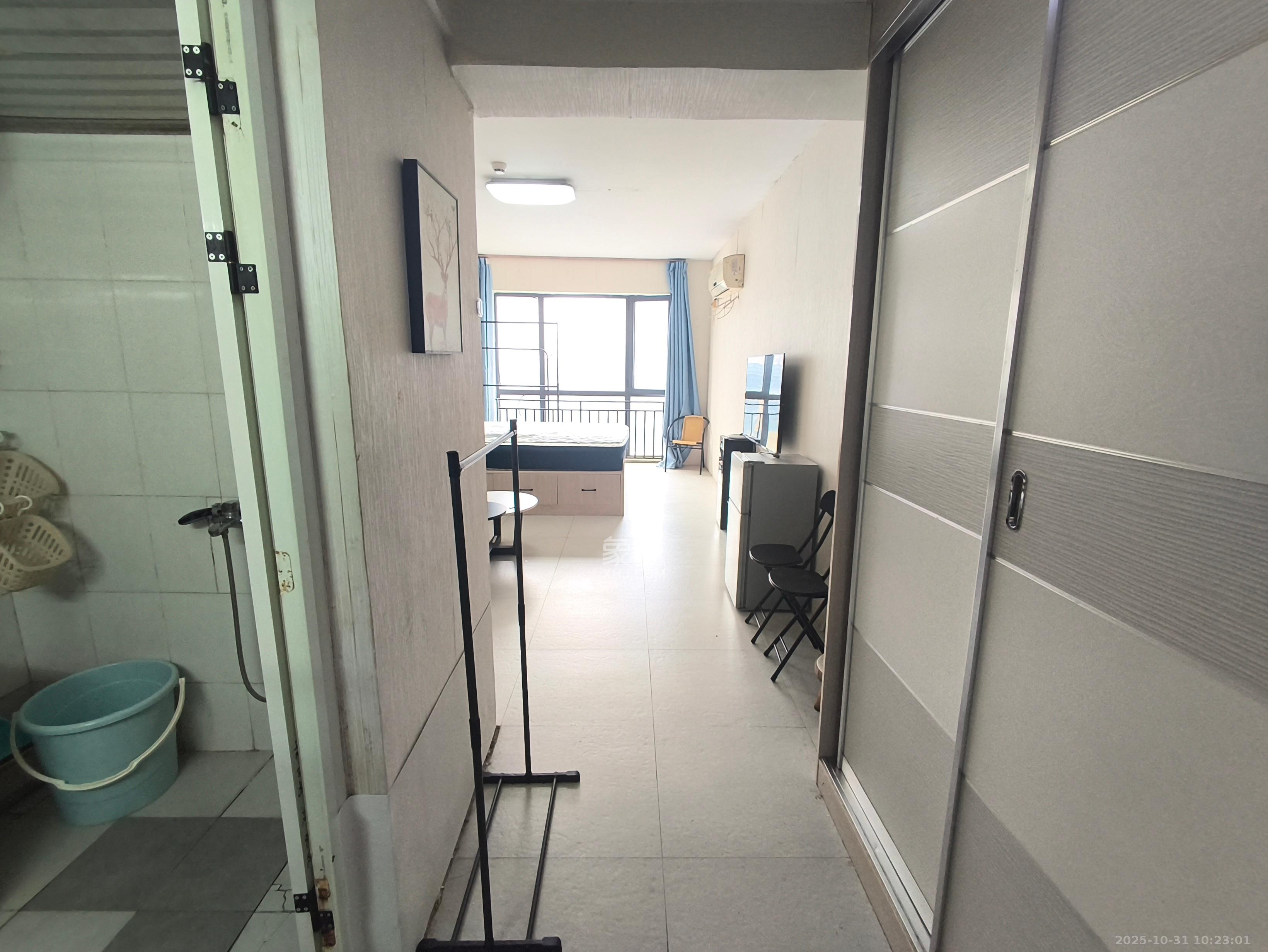 三万英尺 1室1厅1卫 1200.0元/月 三万英尺 1室1厅1卫 1200.0元/月室内图