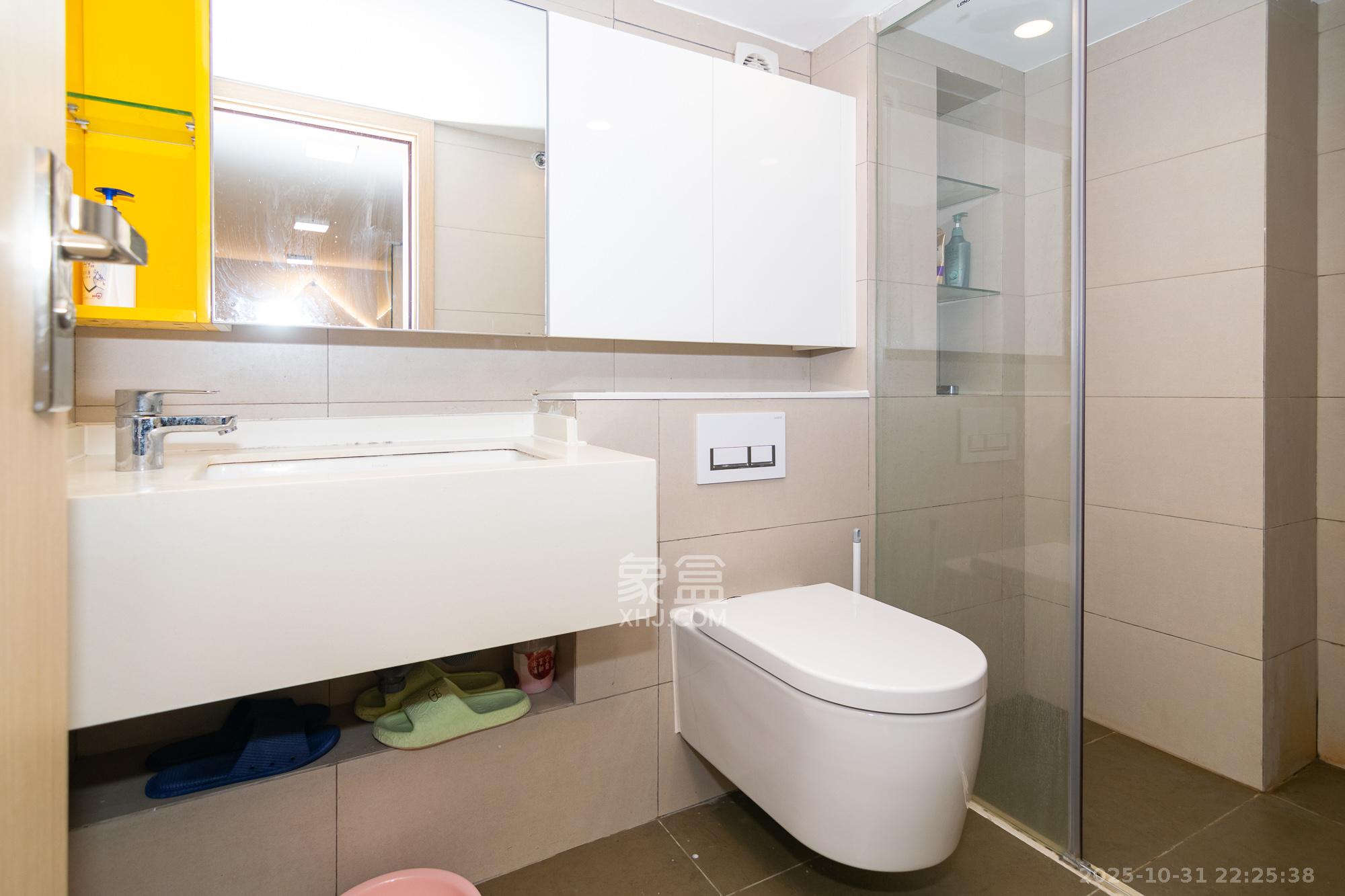 时代年华  3室2厅2卫    40.0万卫生间