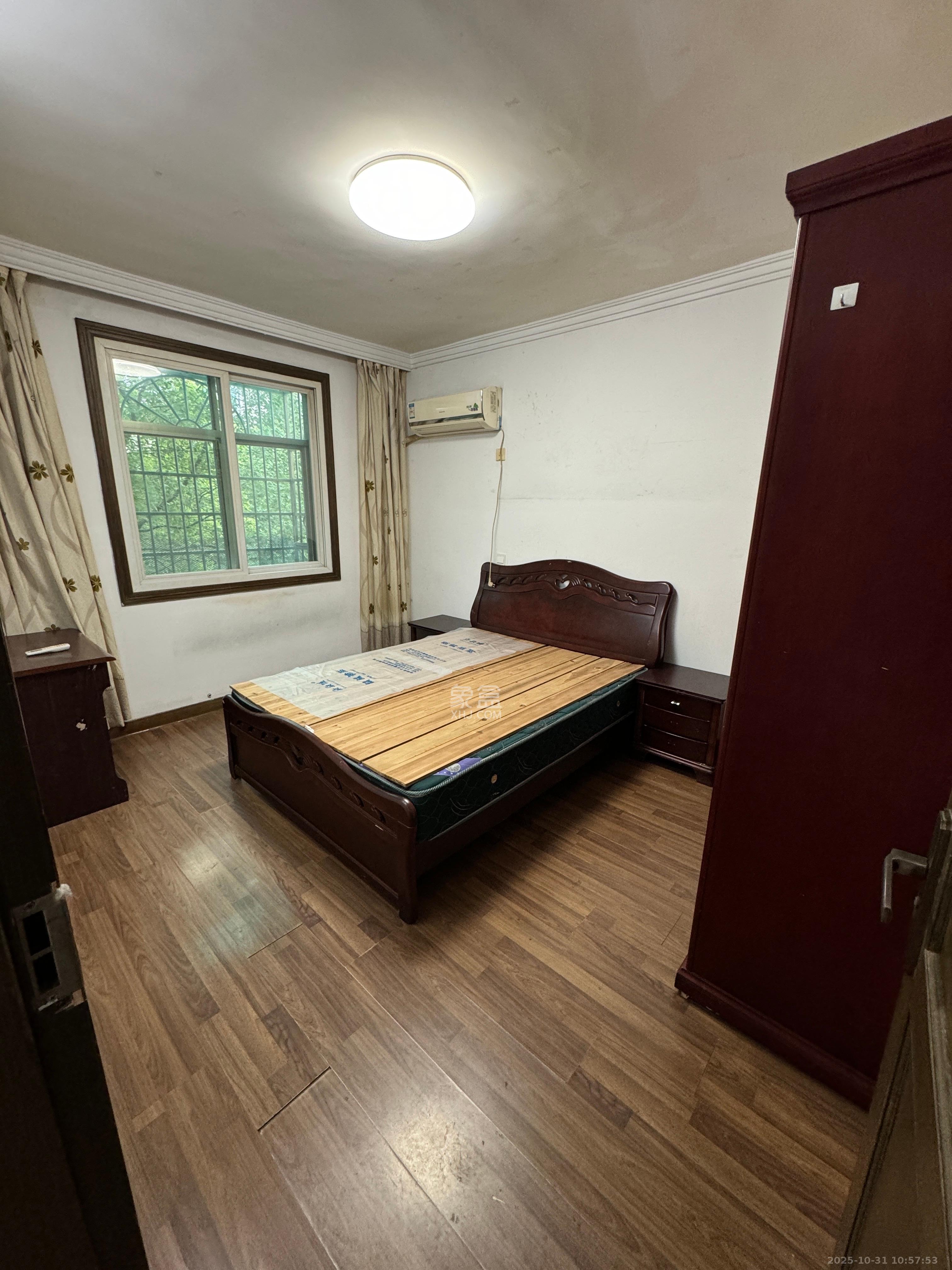 牛婆塘社区  3室2厅1卫    2000.0元/月室内图