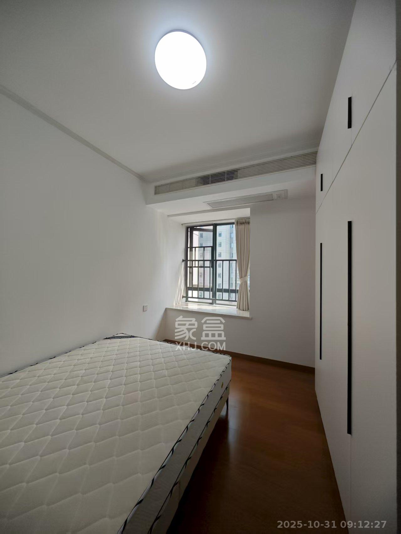 清控湖山雅居南区  3室2厅2卫    2600.0元/月 清控湖山雅居南区  3室2厅2卫    2600.0元/月室内图