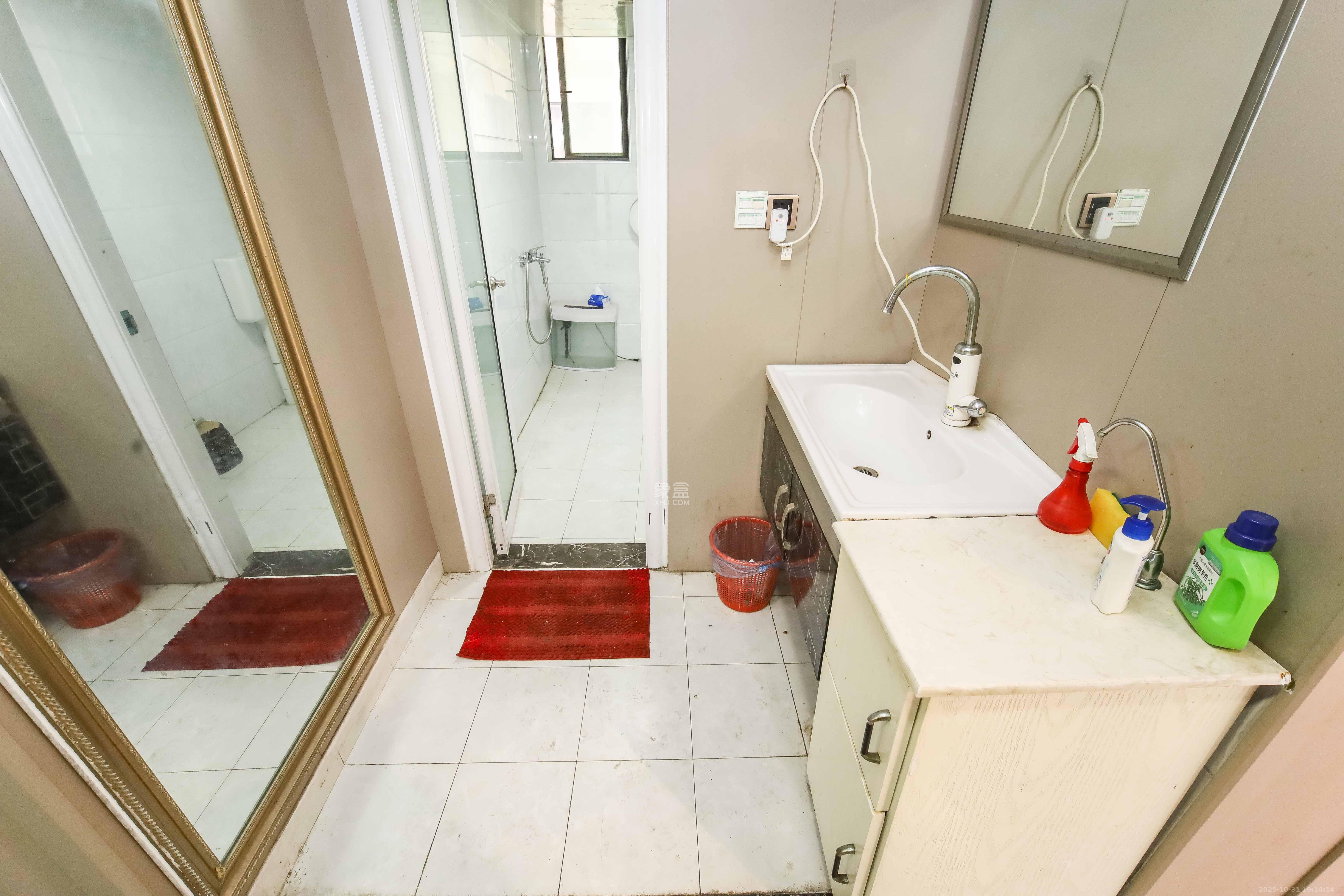 东方芙蓉 4室2厅1卫 116.0万 东方芙蓉 4室2厅1卫 116.0万卫生间