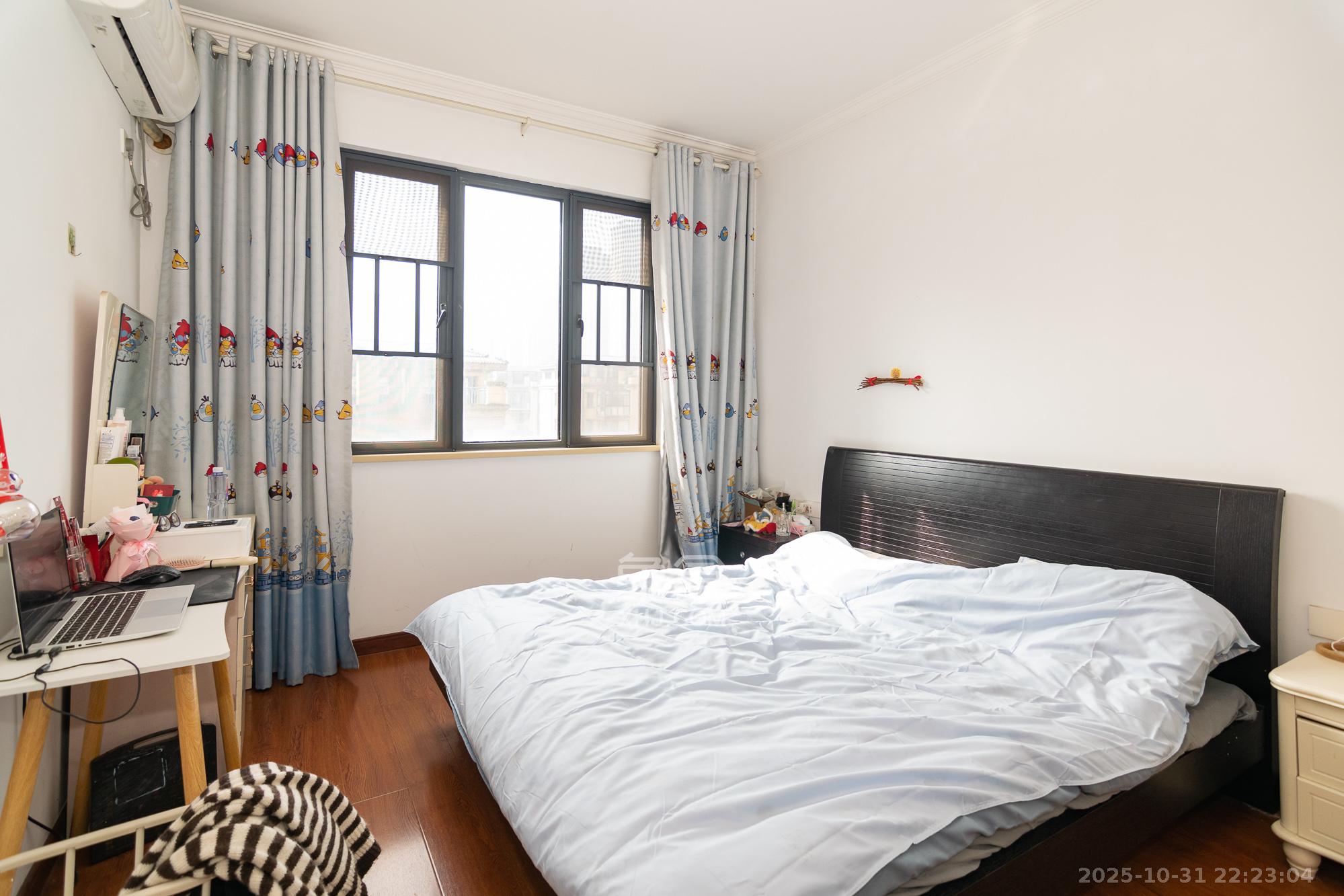 澳海澜庭  3室2厅1卫    60.0万 澳海澜庭  3室2厅1卫    60.0万卧室