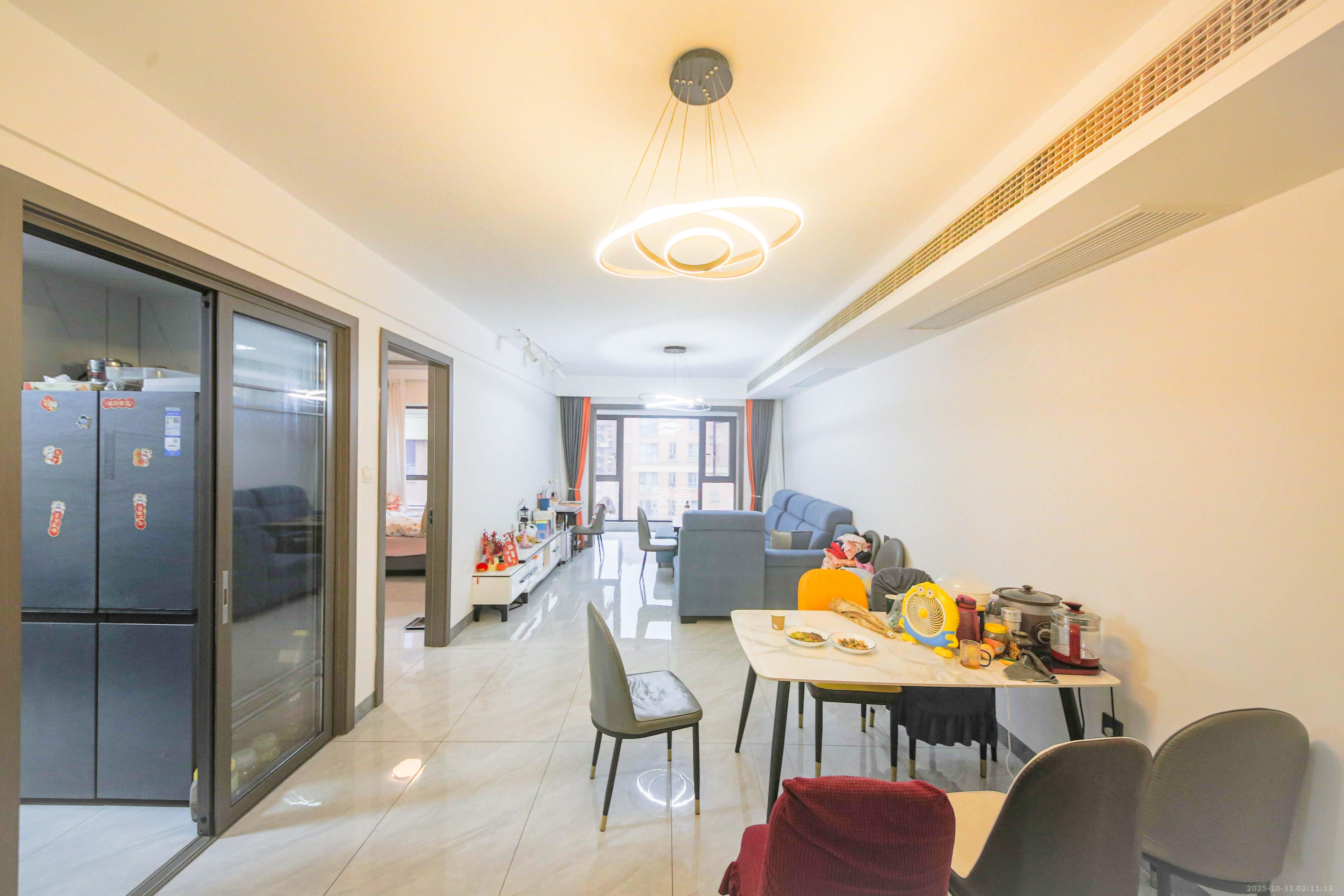 润屋美院 4室2厅2卫 140.0万 润屋美院 4室2厅2卫 140.0万客厅