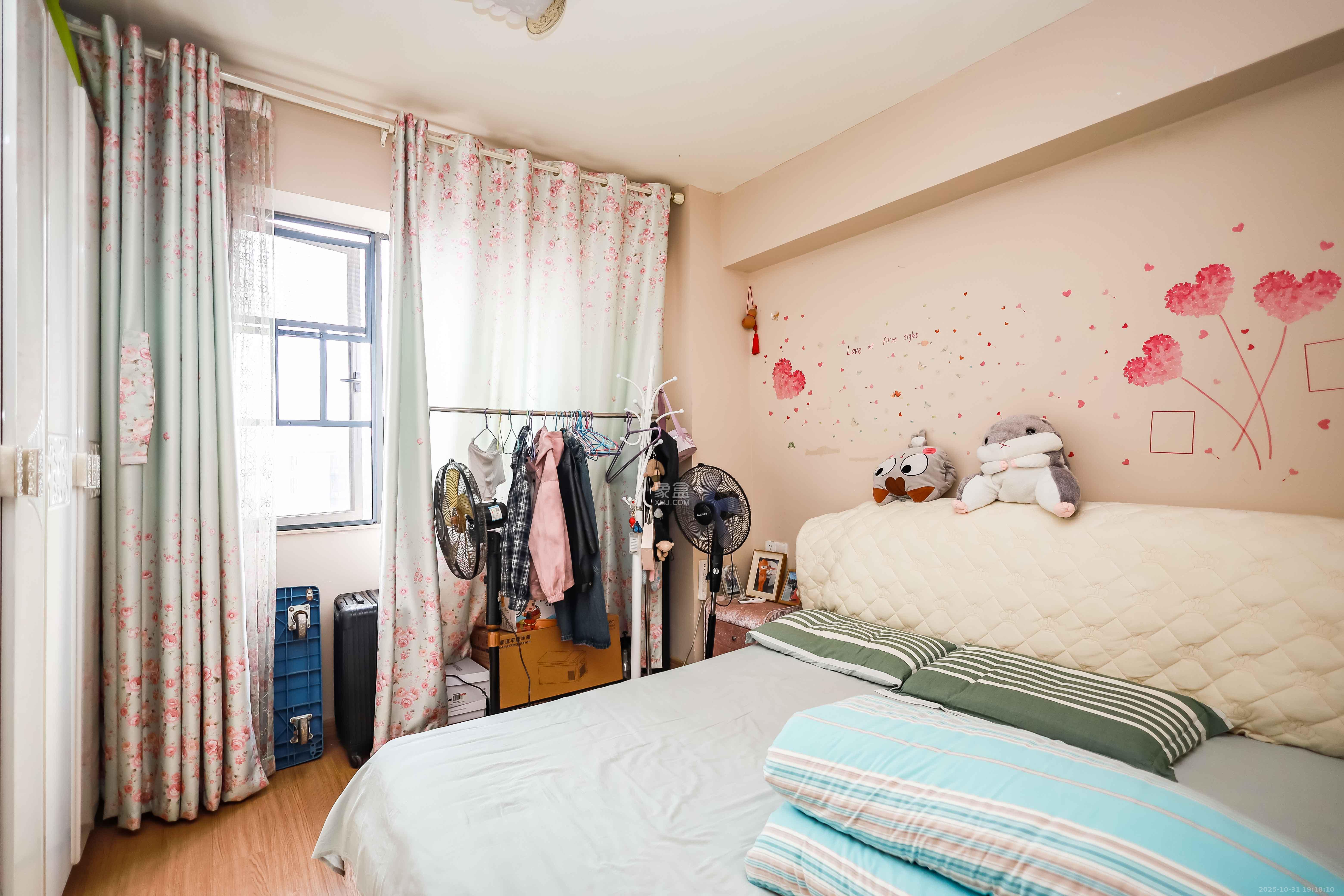 麓谷小镇  3室2厅1卫    60.0万 麓谷小镇  3室2厅1卫    60.0万卧室