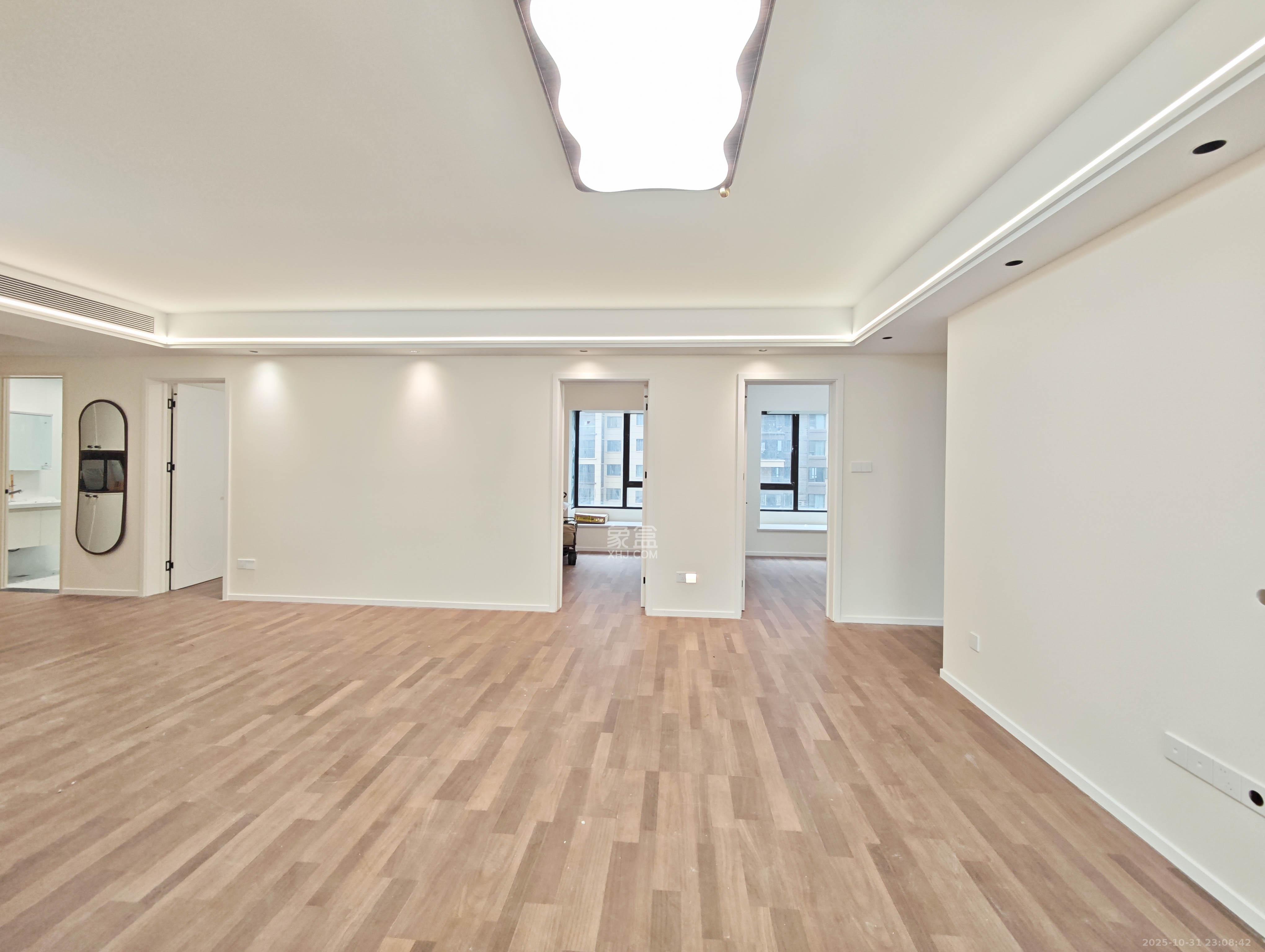 保利城(中航城国际社区、郡原美村) 4室2厅2卫 128.0万 保利城(中航城国际社区、郡原美村) 4室2厅2卫 128.0万客厅