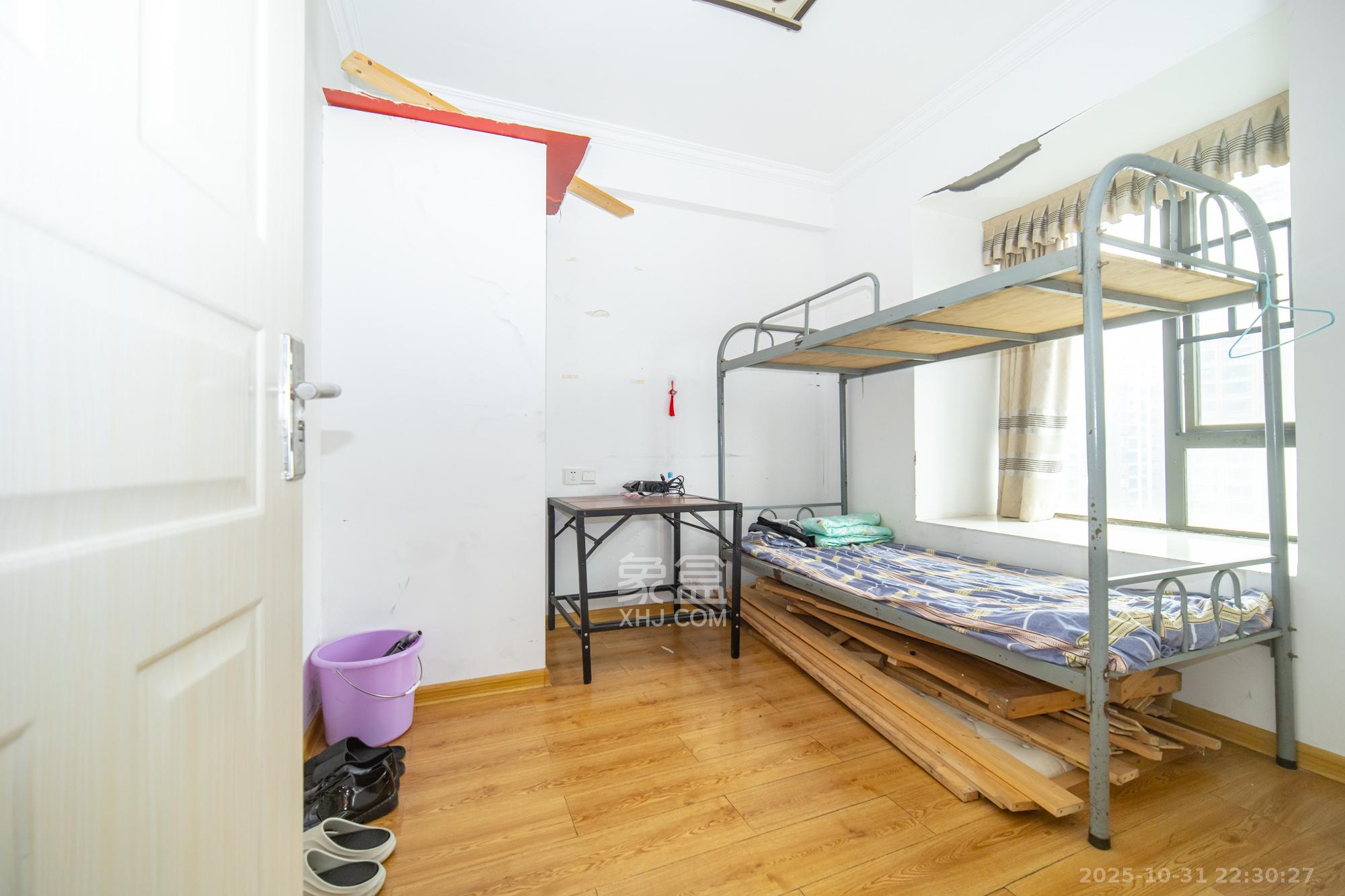 华润凤凰城二期  3室2厅2卫    72.5万卧室