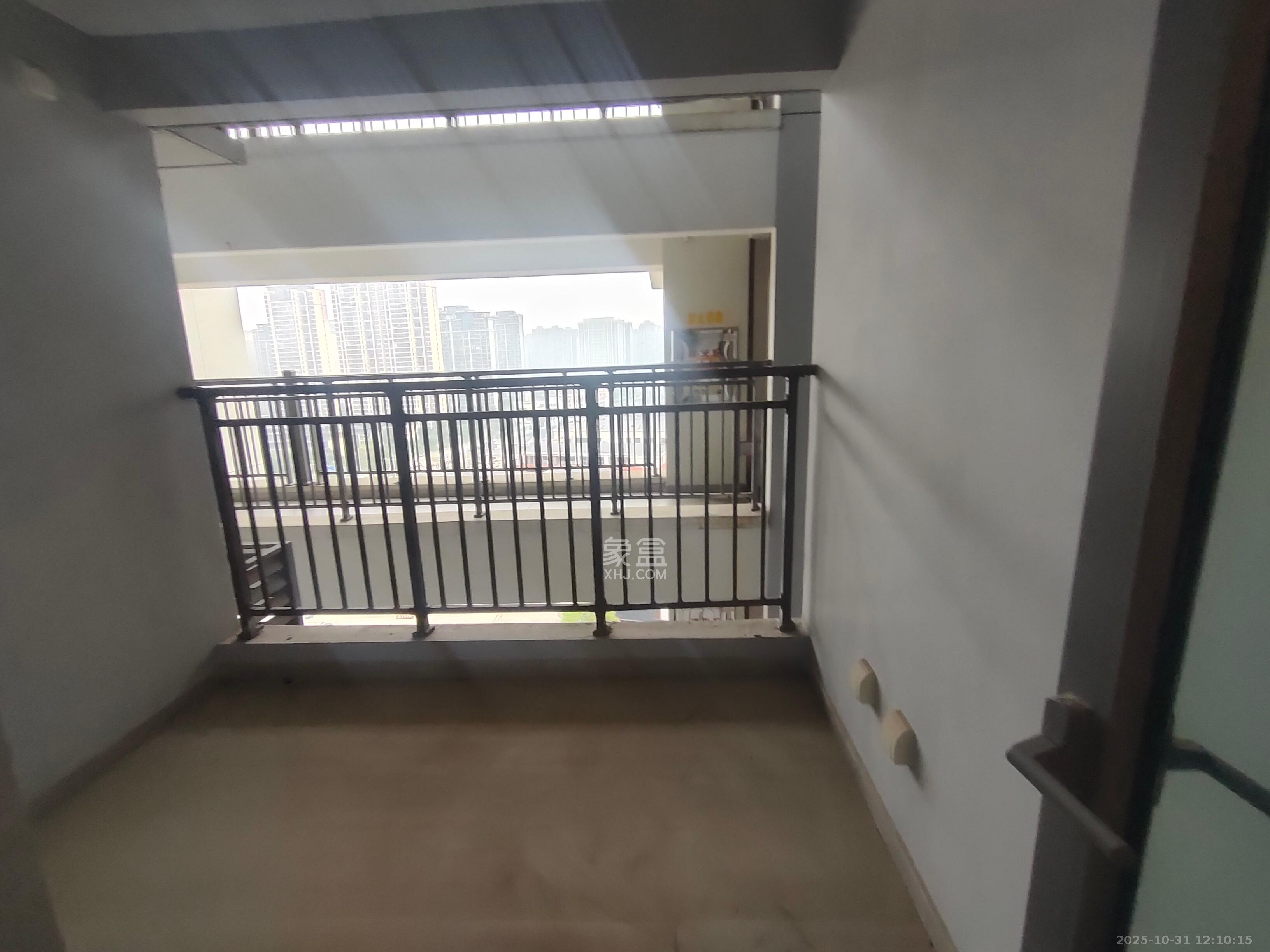 佳兆业滨江四季  3室2厅2卫    2800.0元/月室内图