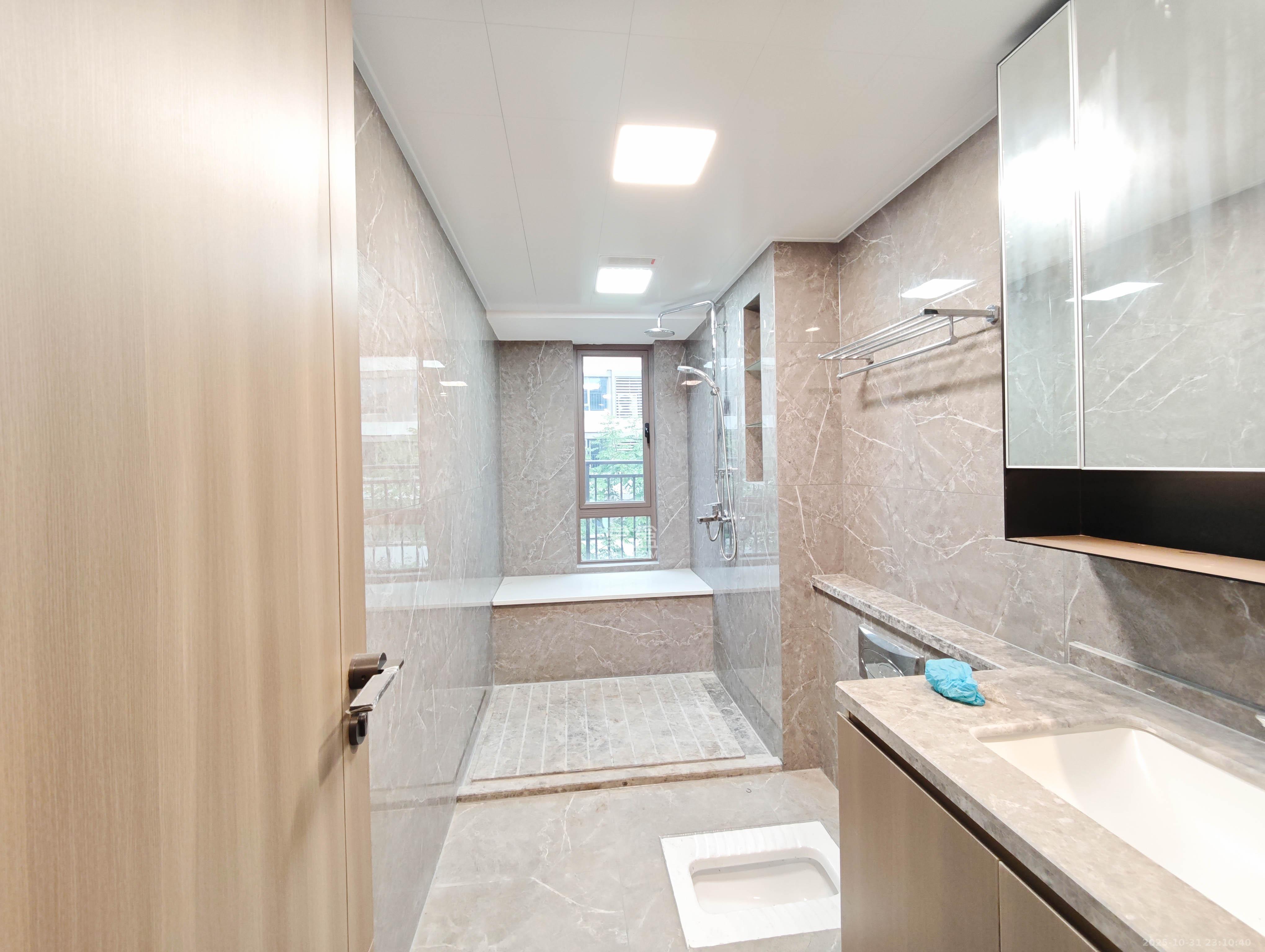 弘阳阳光城天宸府 4室2厅2卫 195.0万 弘阳阳光城天宸府 4室2厅2卫 195.0万卫生间