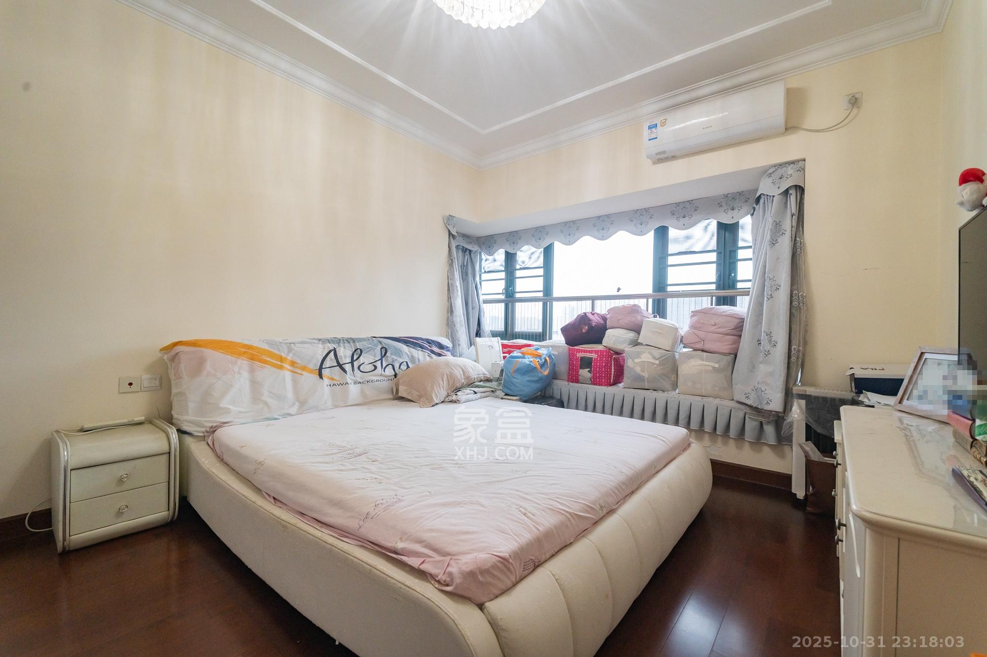 恒大翡翠华庭 3室2厅2卫 82.8万 恒大翡翠华庭 3室2厅2卫 82.8万卧室