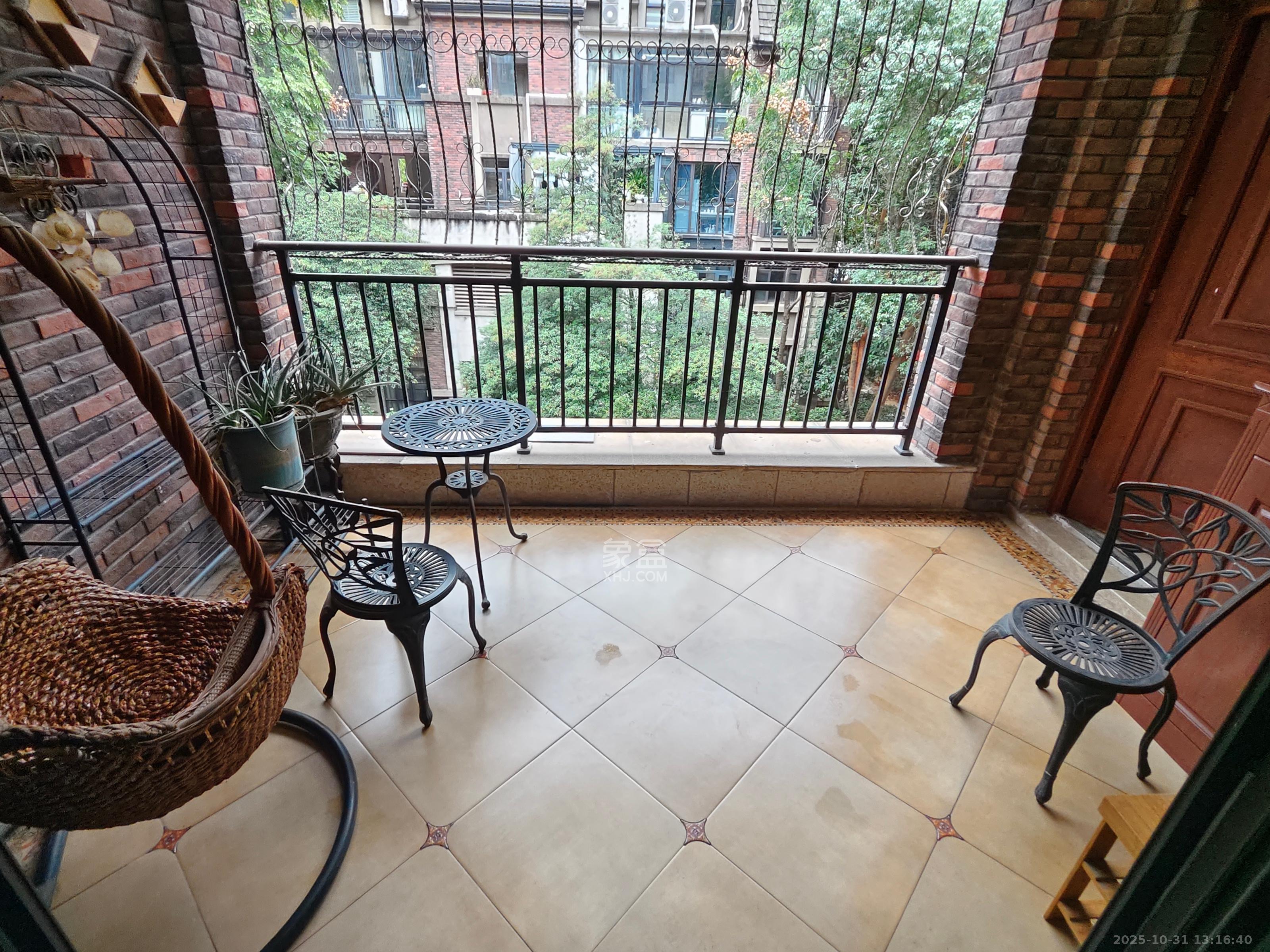 星湖湾一期洋房  4室2厅2卫    4500.0元/月室内图