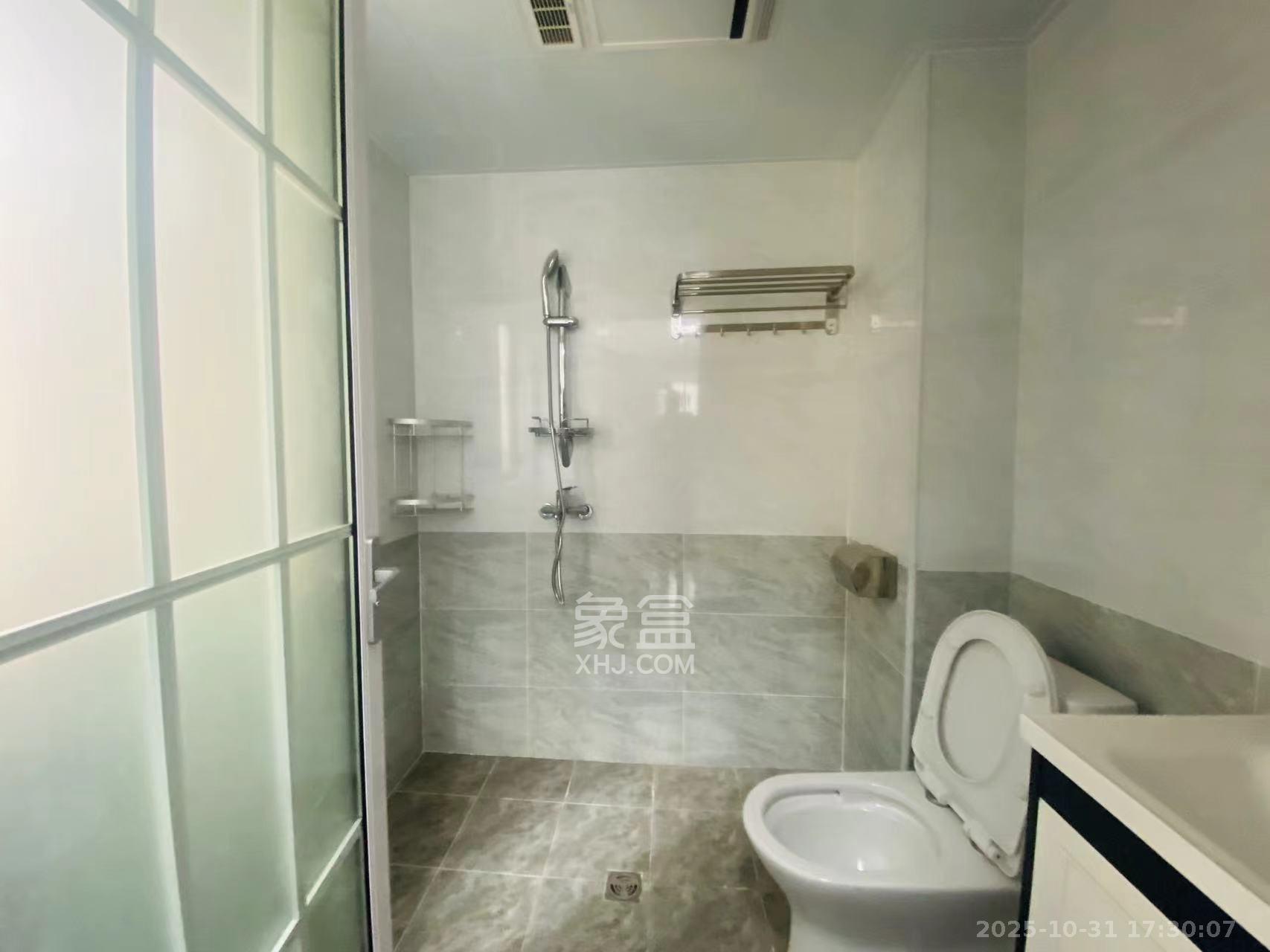 保利大都汇四期  4室2厅2卫    4500.0元/月室内图1