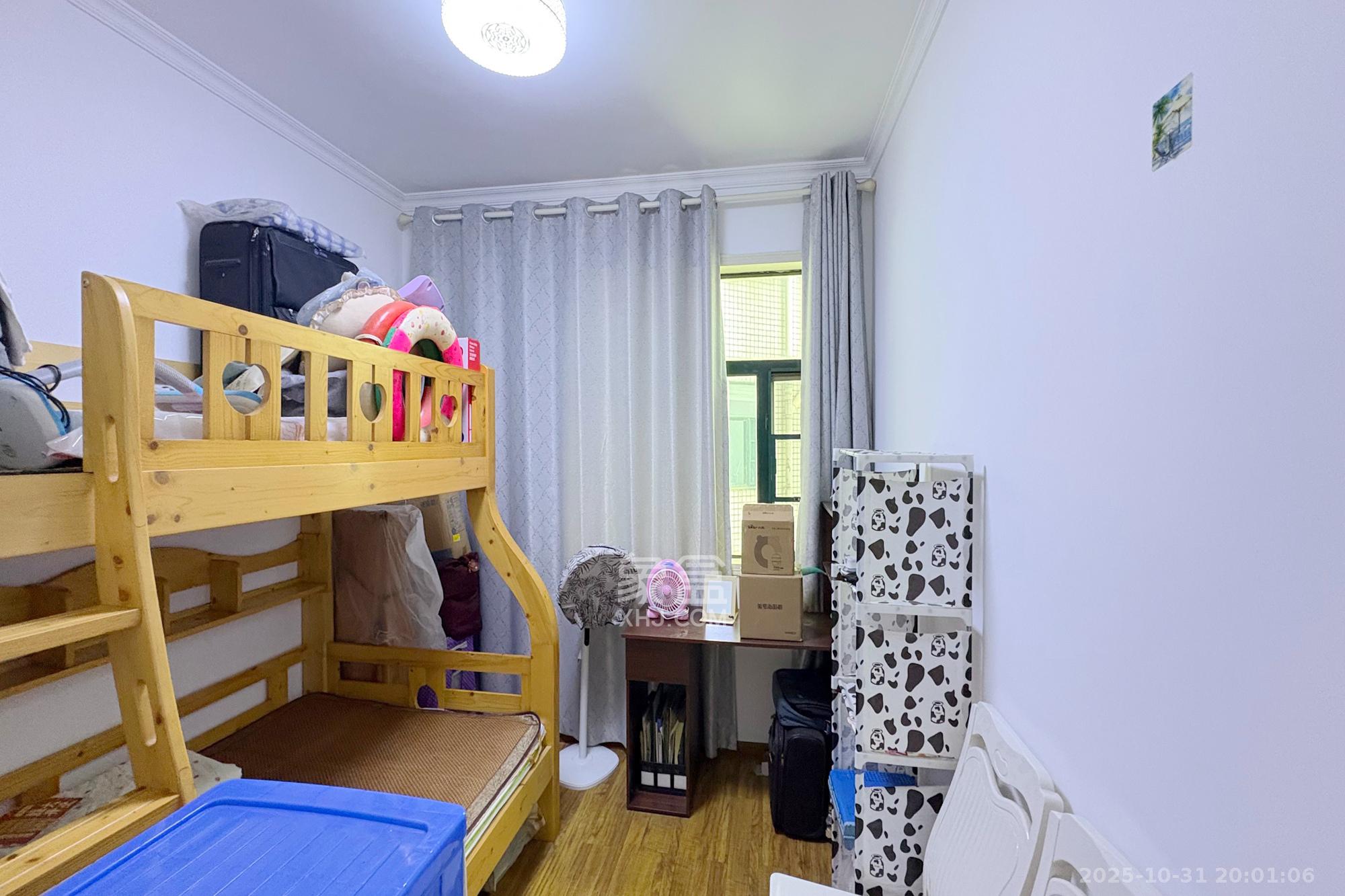 王府花园  3室2厅2卫    138.0万卧室