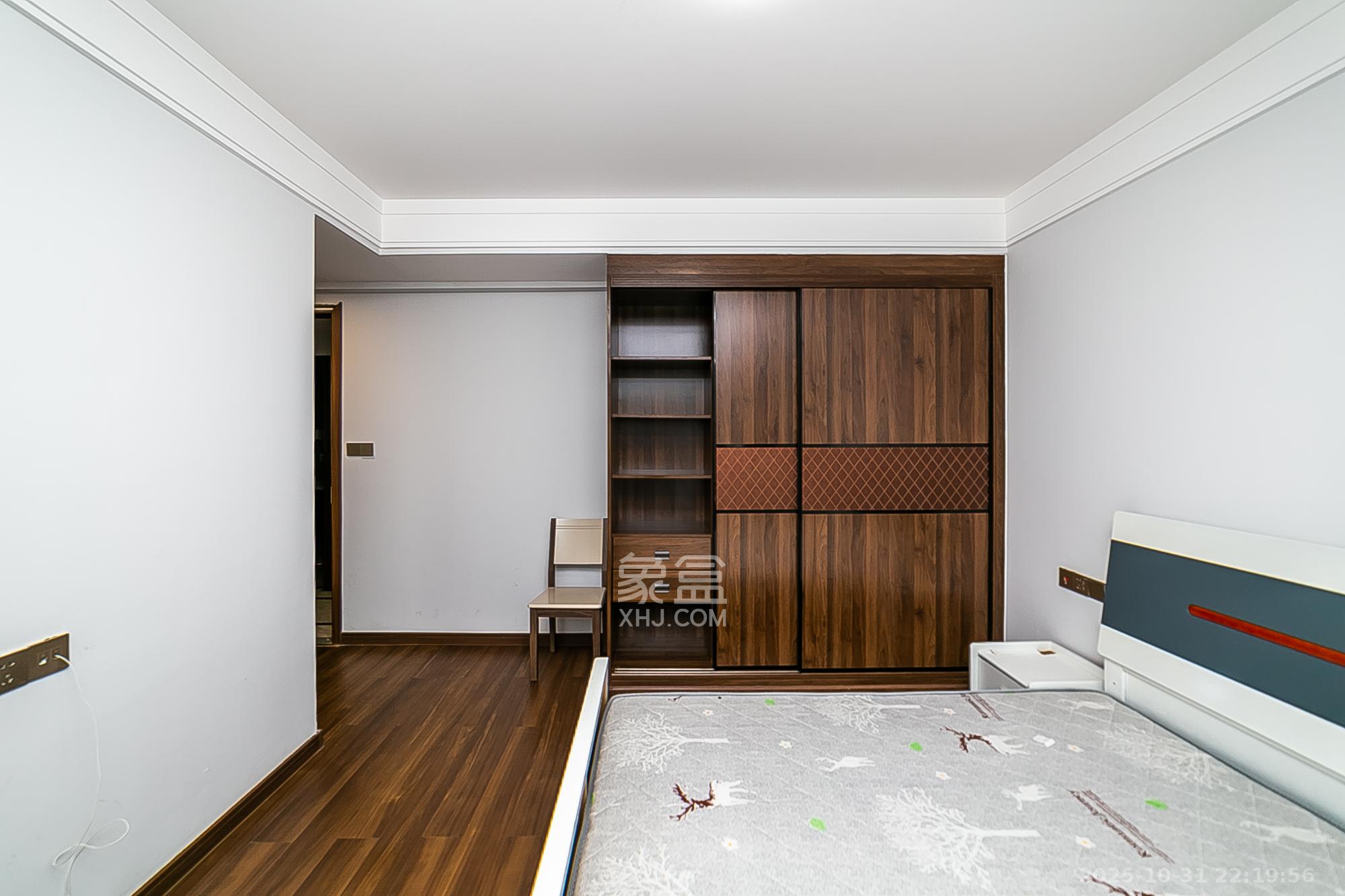 中国铁建金色蓝庭  3室2厅2卫    125.0万卧室