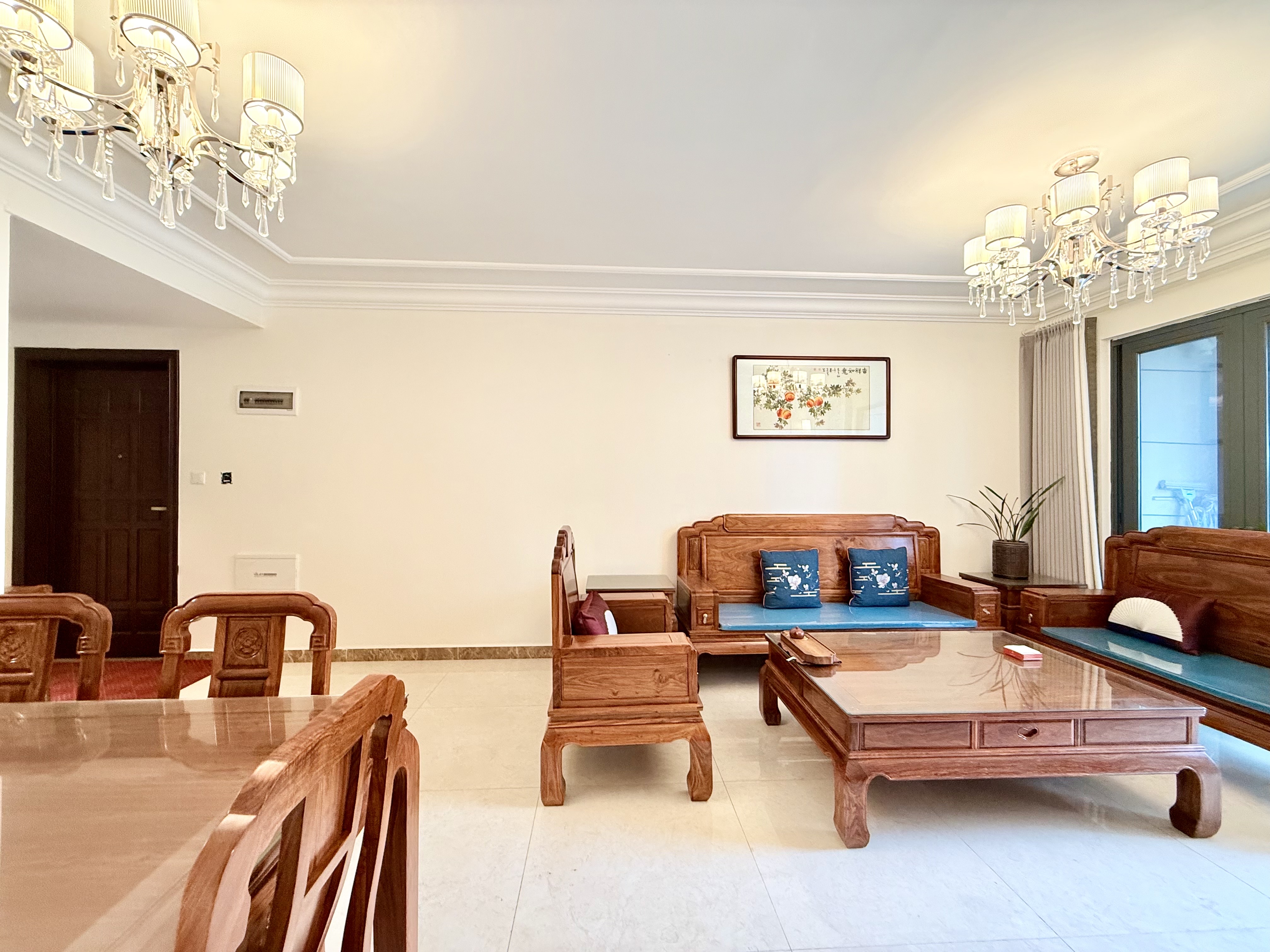 恒大名都  3室2厅1卫    56.8万 恒大名都  3室2厅1卫    56.8万客厅