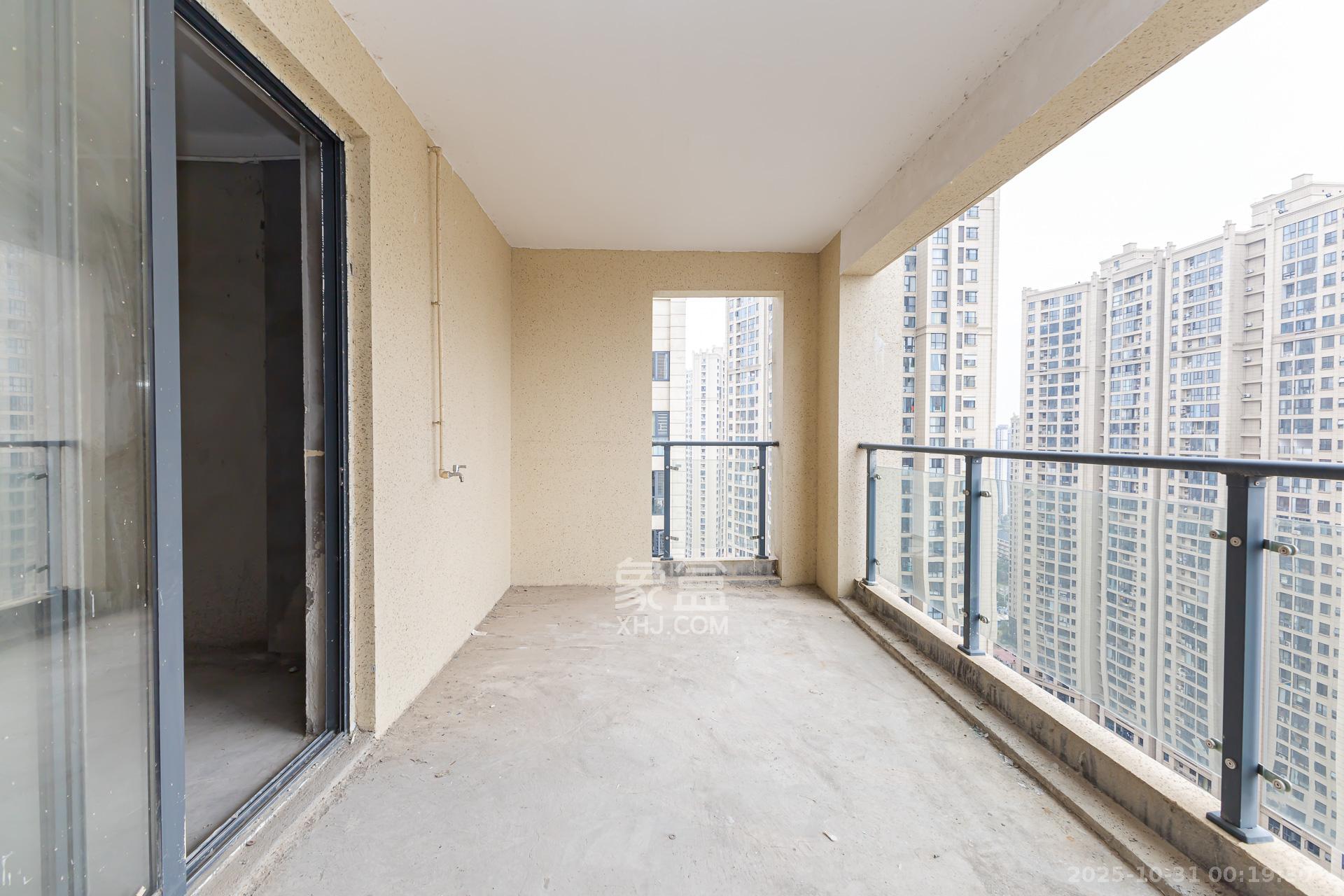 明发阅江悦府 2室2厅1卫 63.0万 明发阅江悦府 2室2厅1卫 63.0万阳台