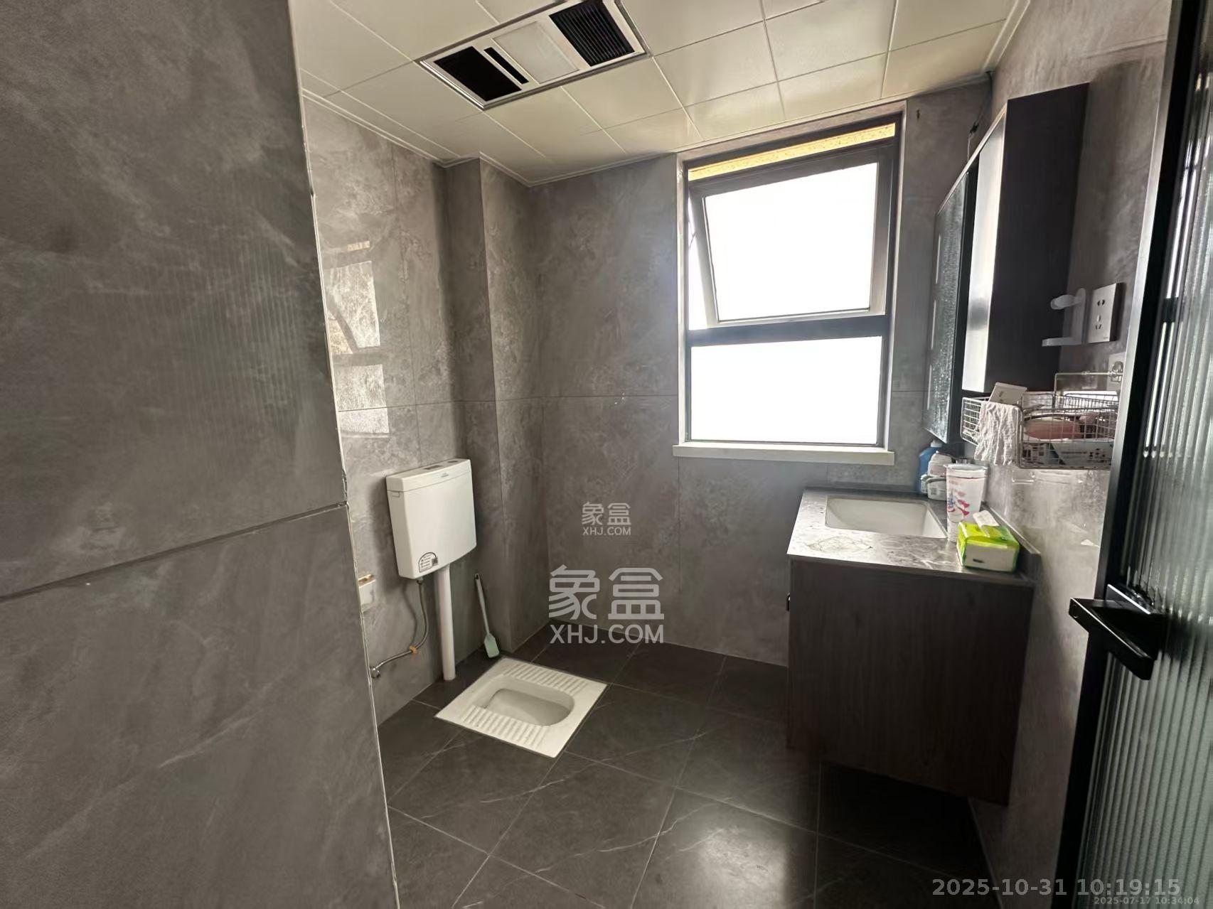 金地三千府(金地湖山樾、金地自在城)  4室2厅2卫    2300.0元/月 金地三千府(金地湖山樾、金地自在城)  4室2厅2卫    2300.0元/月