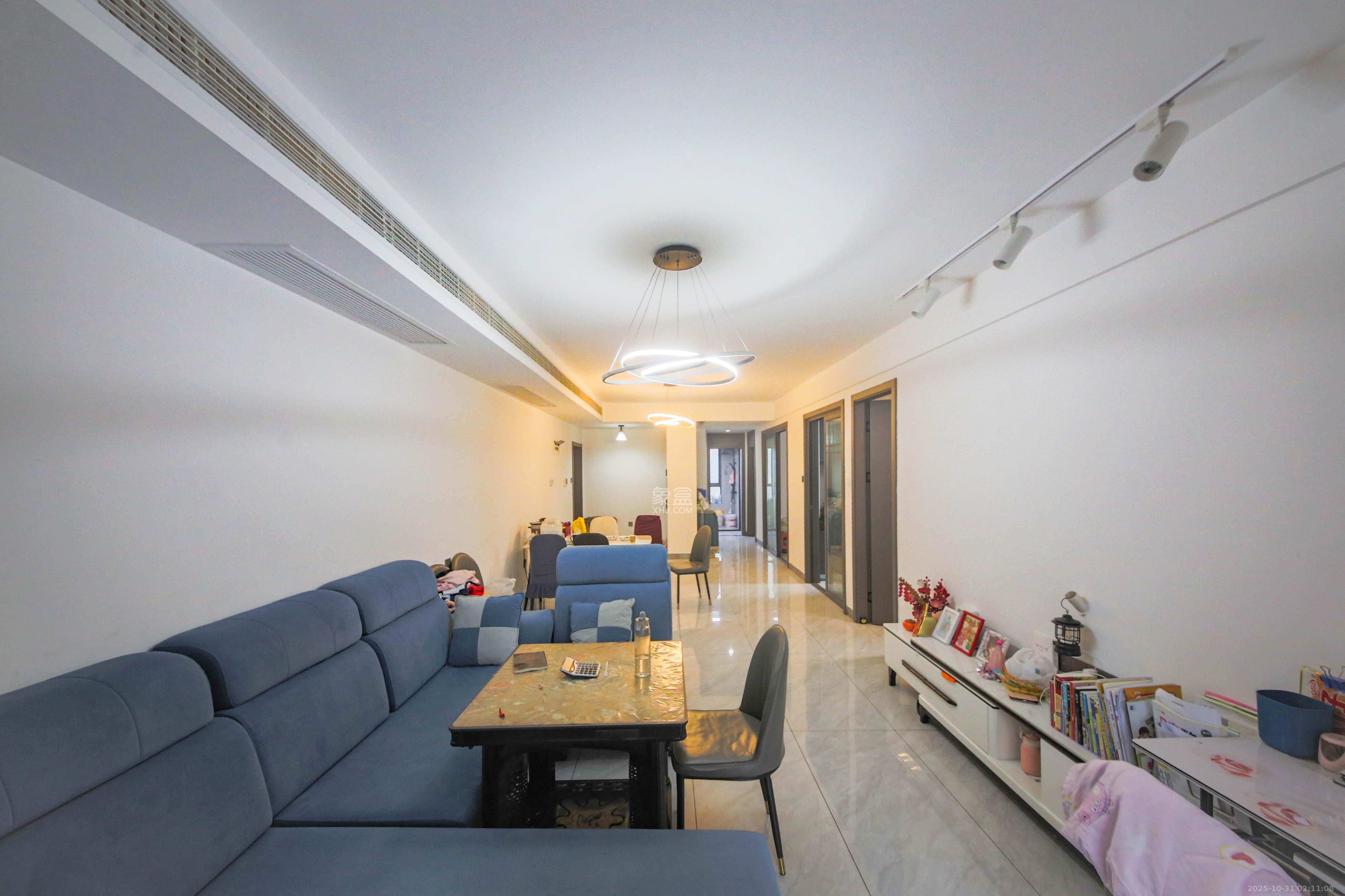 润屋美院 4室2厅2卫 140.0万 润屋美院 4室2厅2卫 140.0万客厅