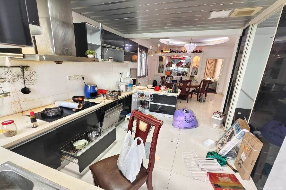 阳光100二期 5室2厅2卫 5500.0元/月 阳光100二期 5室2厅2卫 5500.0元/月室内图