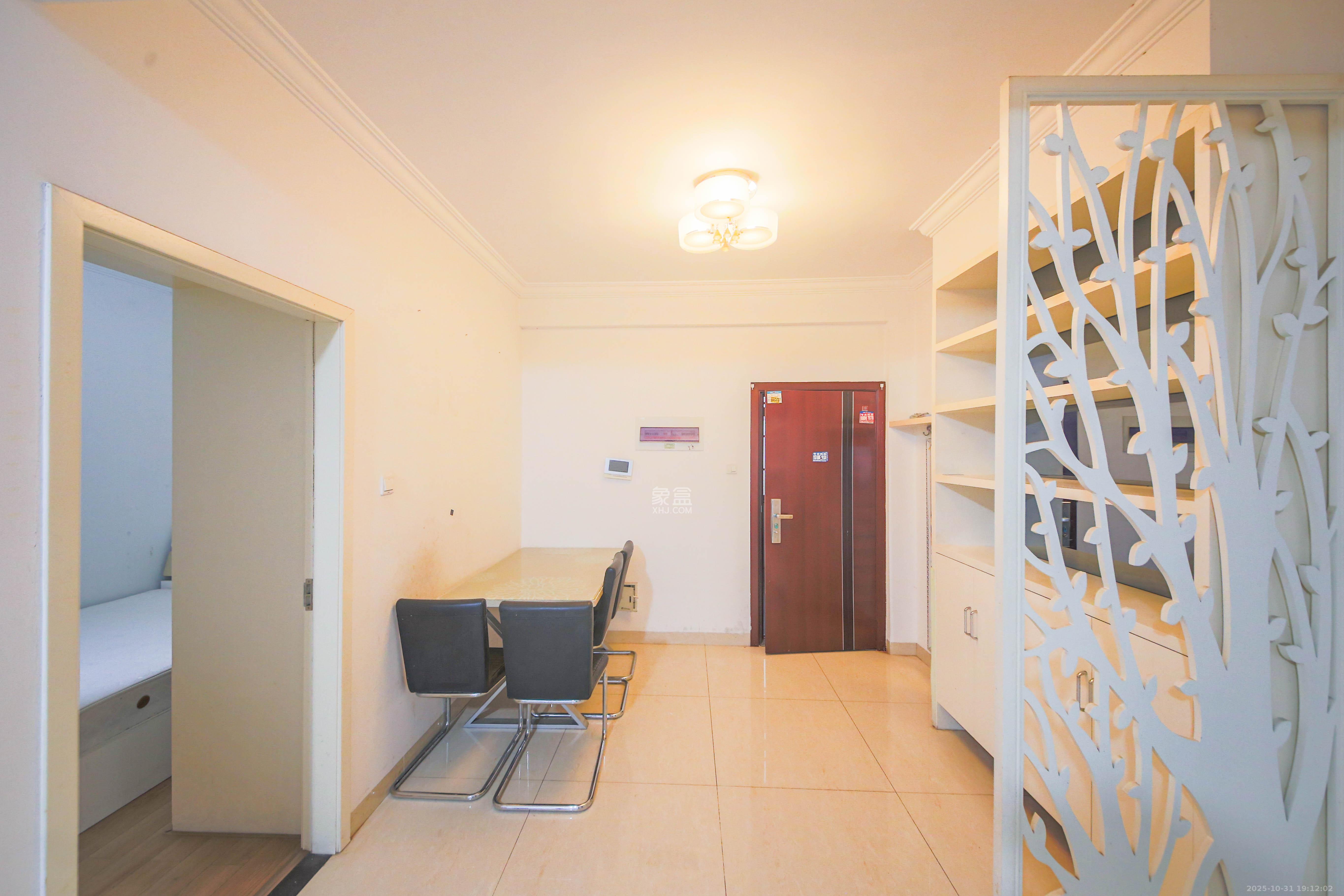 青园 2室2厅1卫 82.0万 青园 2室2厅1卫 82.0万客厅