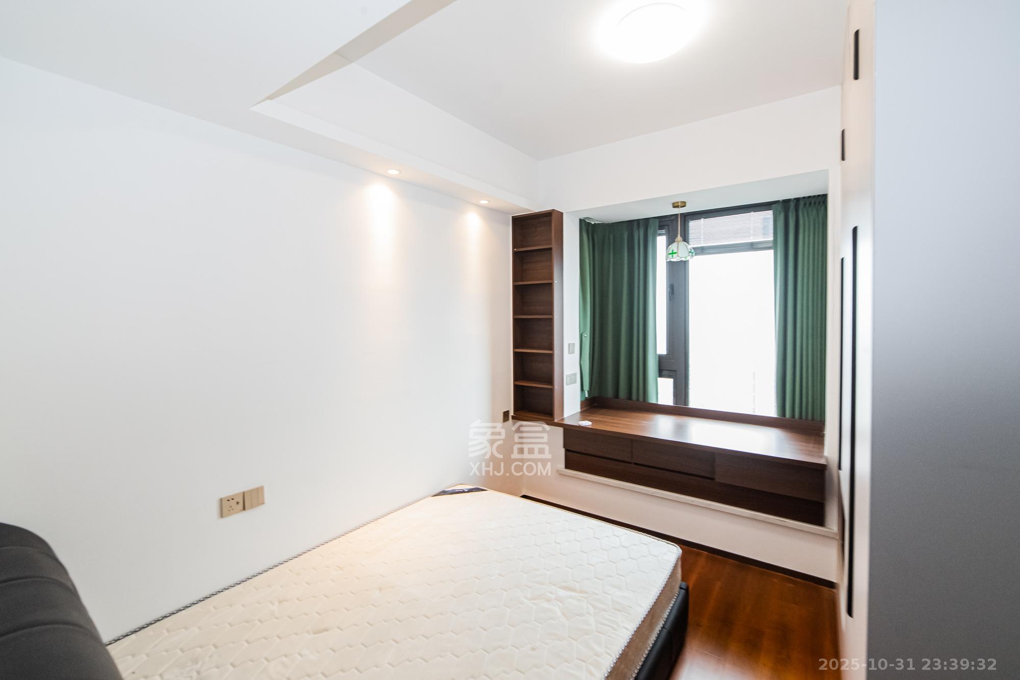 北辰瀚江府  3室2厅2卫    240.0万卧室