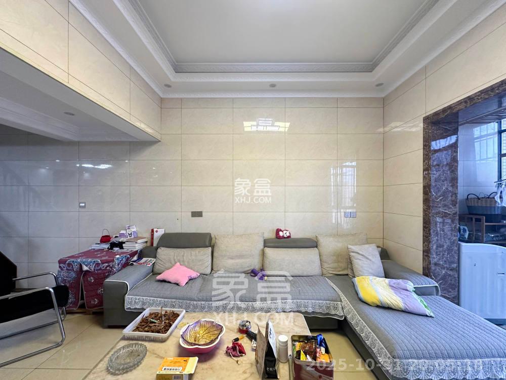 水岸天际（一期、二期）  6室2厅2卫    6500.0元/月室内图