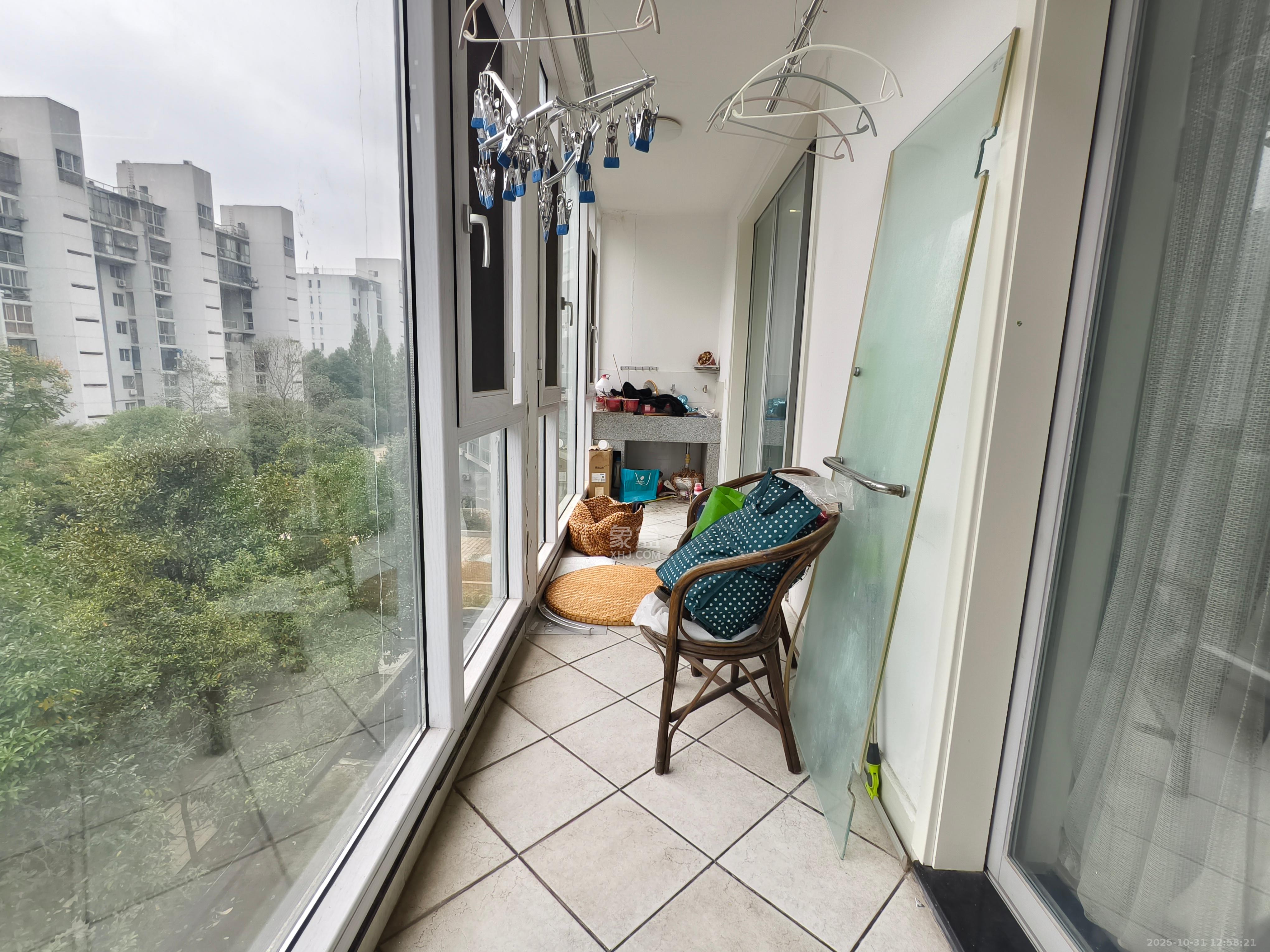 阳光100二期  5室2厅2卫    5500.0元/月室内图