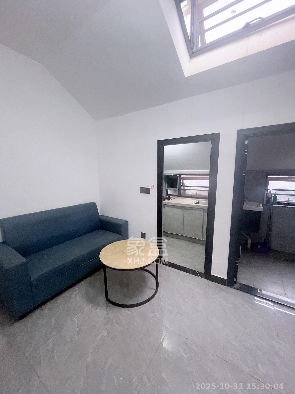 荣盛岳麓峰景  2室2厅1卫    1600.0元/月 荣盛岳麓峰景  2室2厅1卫    1600.0元/月