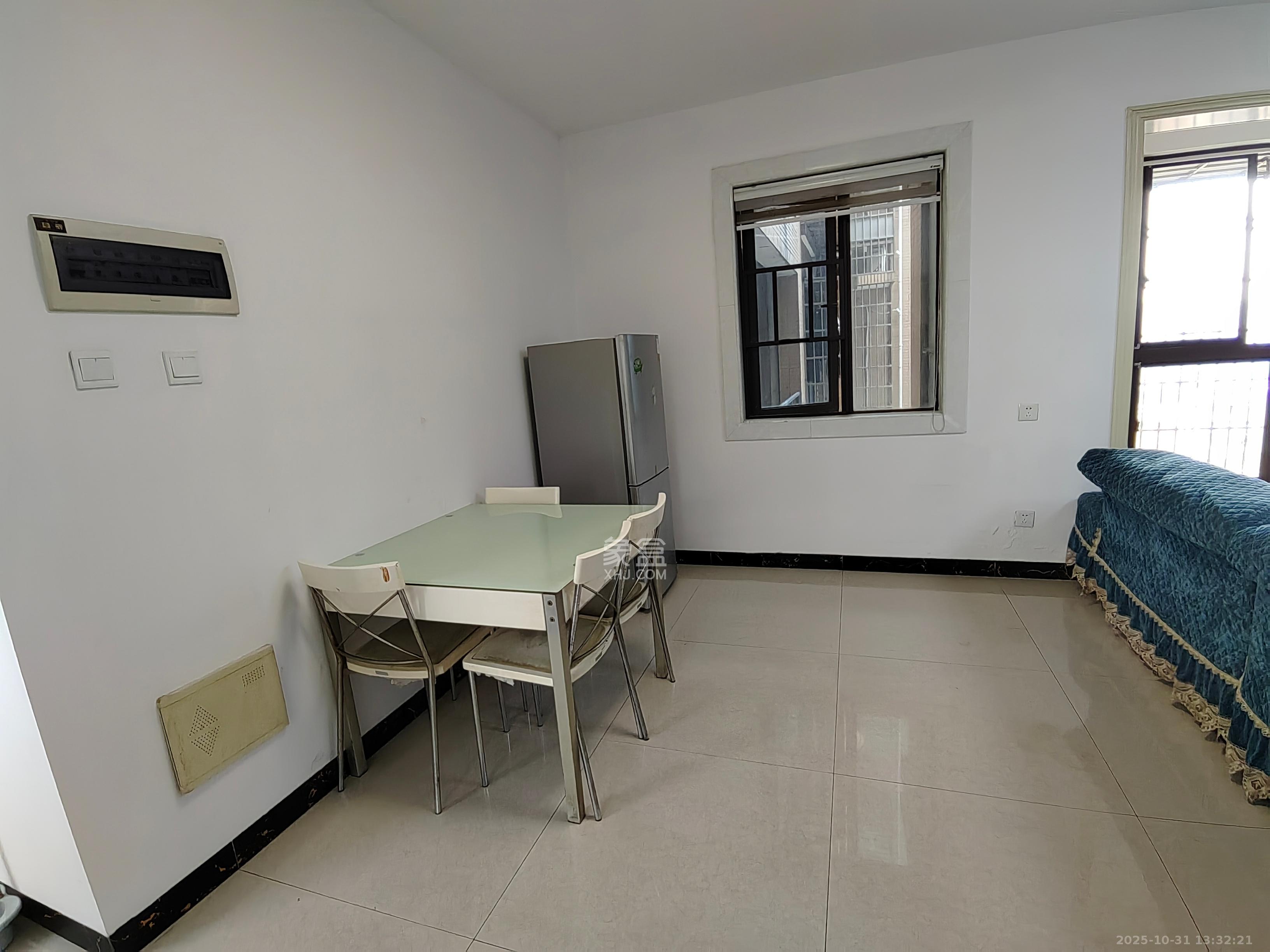 盛地春天里  3室2厅1卫    1350.0元/月 盛地春天里  3室2厅1卫    1350.0元/月室内图