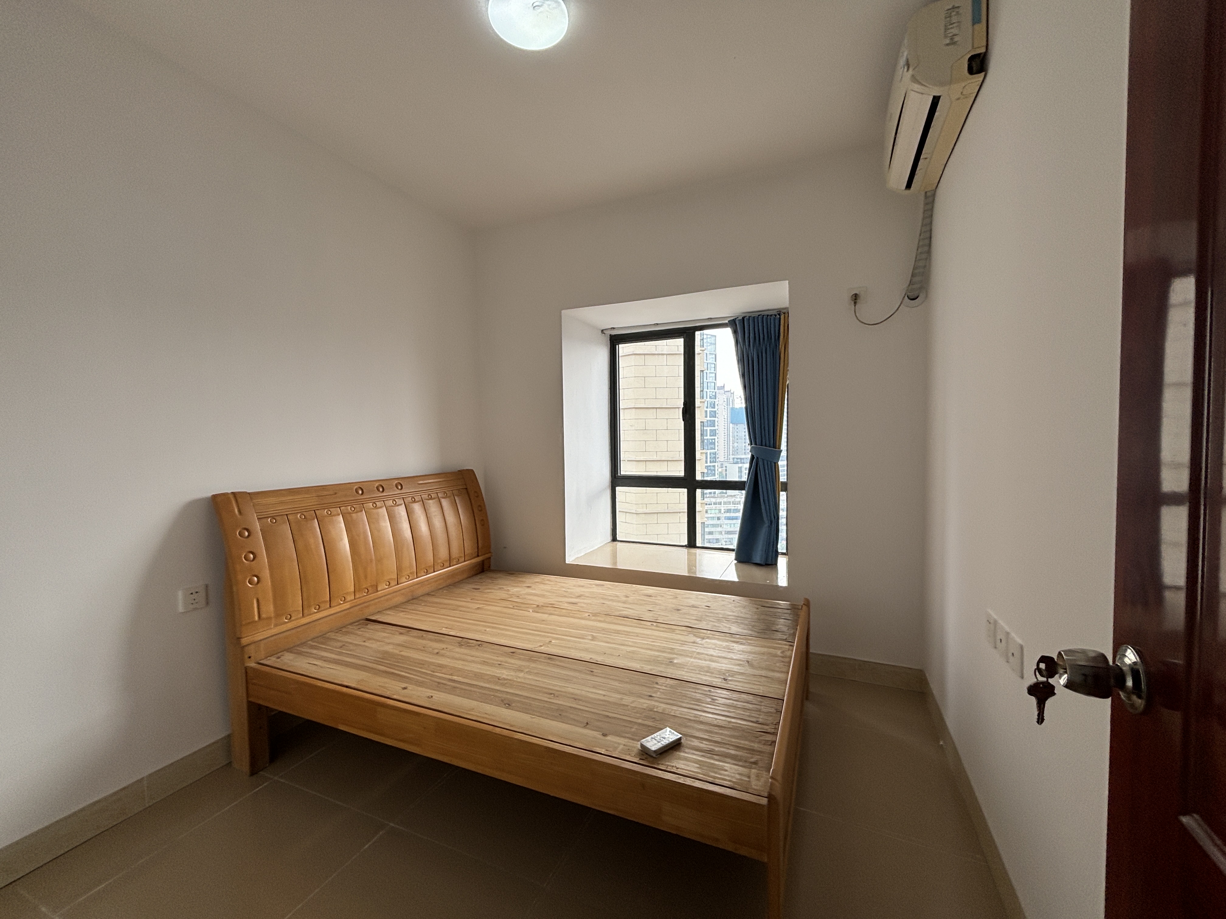 冠盛天泽园  3室2厅1卫    2600.0元/月 冠盛天泽园  3室2厅1卫    2600.0元/月室内图