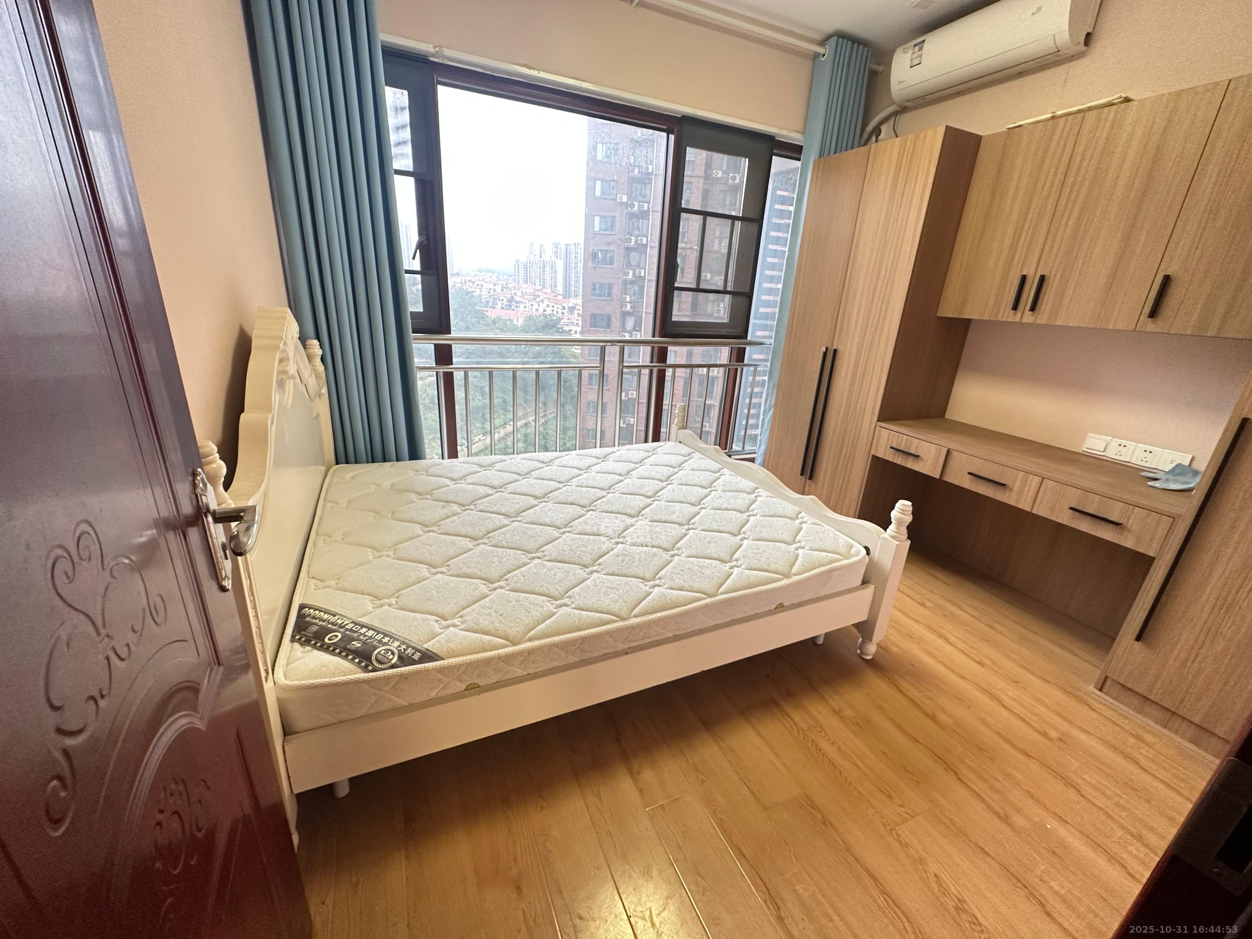 荣泰广场  3室2厅2卫    2500.0元/月室内图