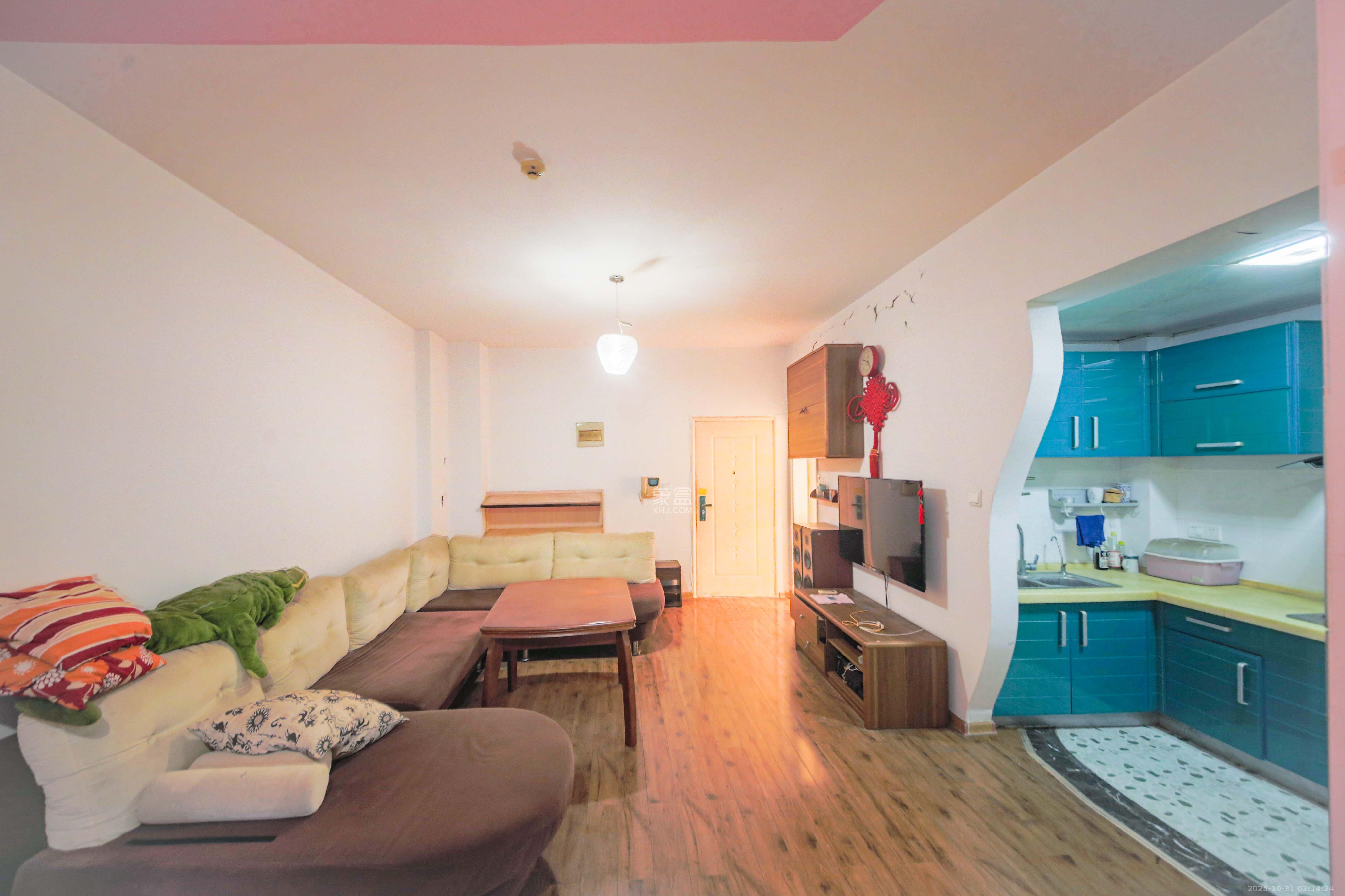 满庭芳小区  1室1厅1卫    39.0万客厅