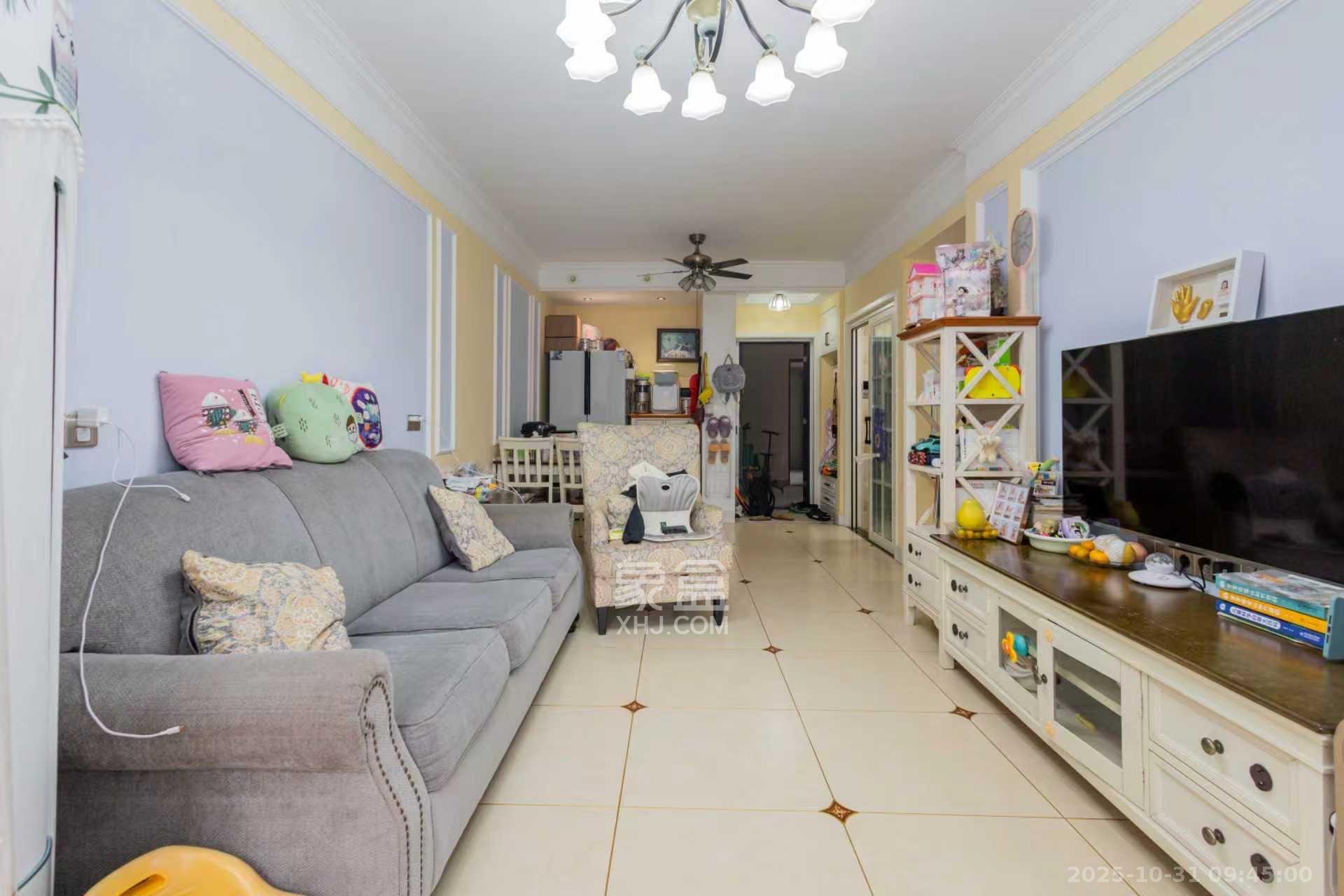 芙蓉万国城MOMA（卓越汇富苑）  3室2厅2卫    3200.0元/月