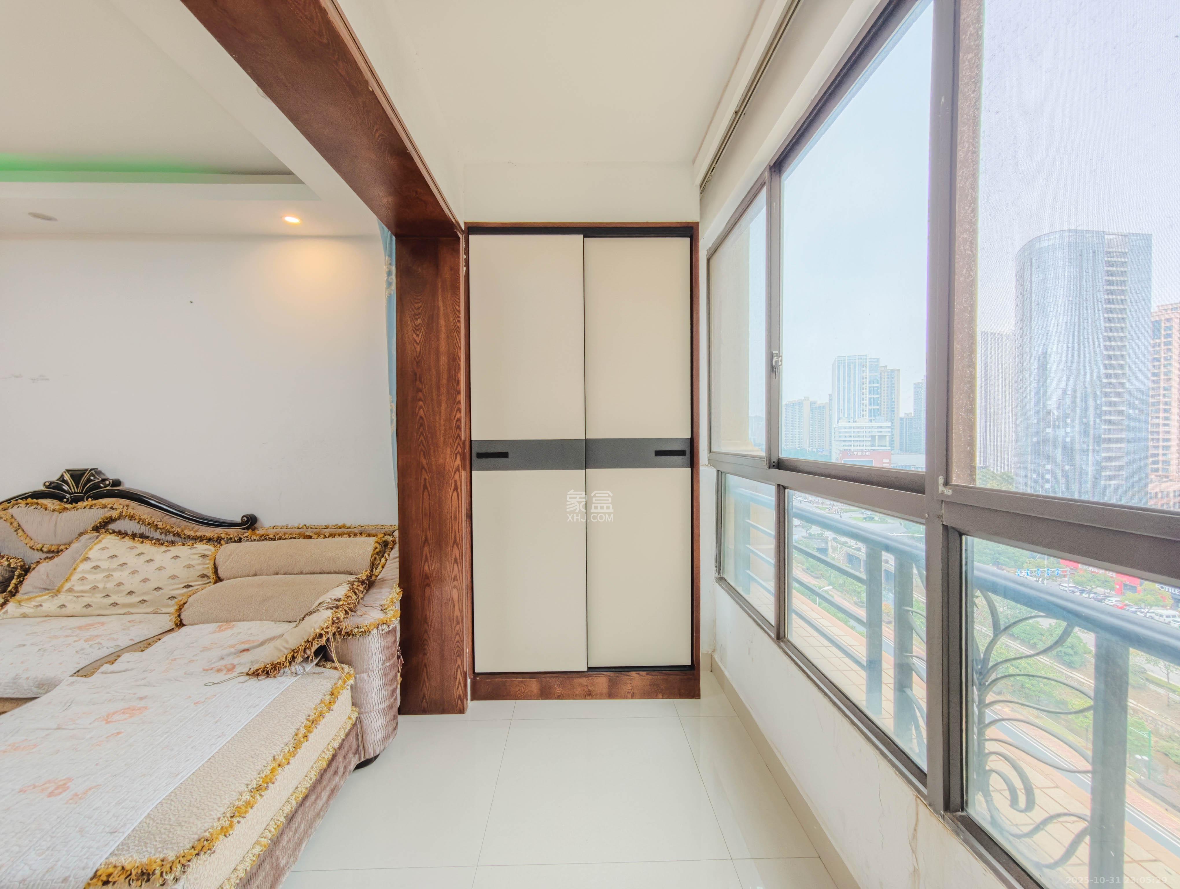 宏聚地中海  3室2厅2卫    115.0万阳台