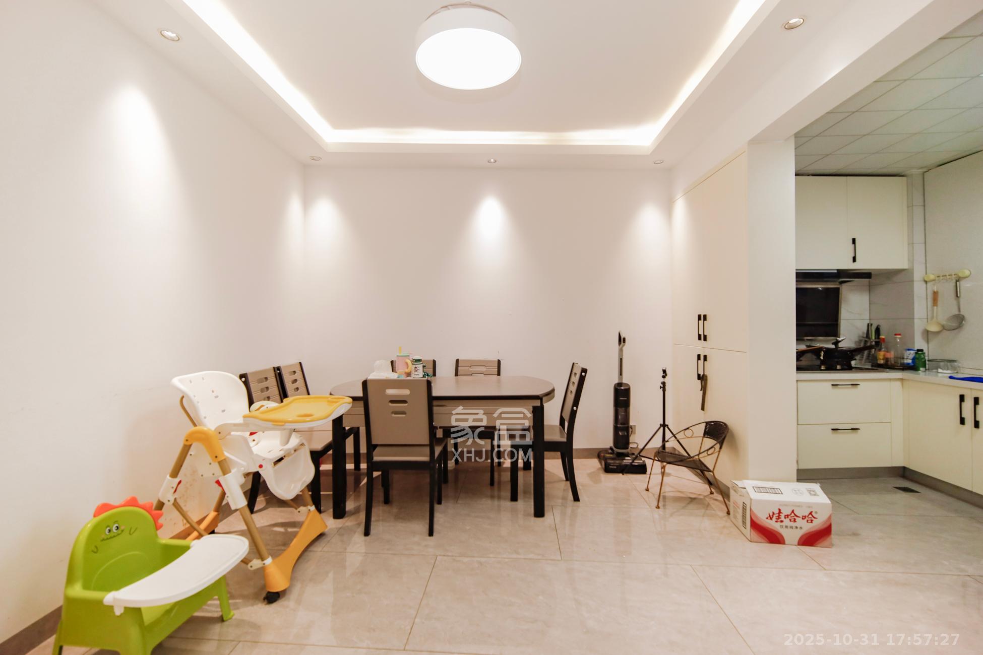 中建桂苑  3室2厅1卫    108.0万客厅