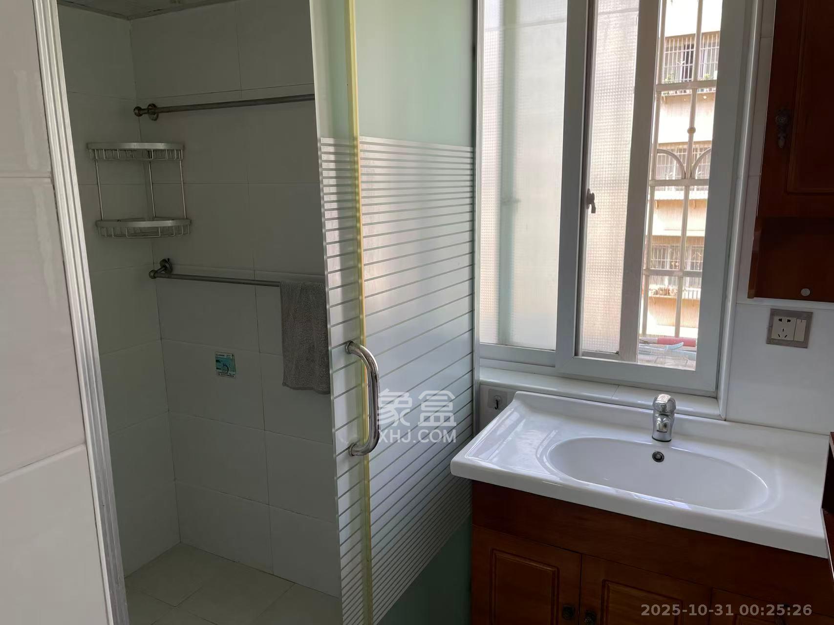 刀剪厂住宅小区  3室2厅1卫    1550.0元/月 刀剪厂住宅小区  3室2厅1卫    1550.0元/月室内图