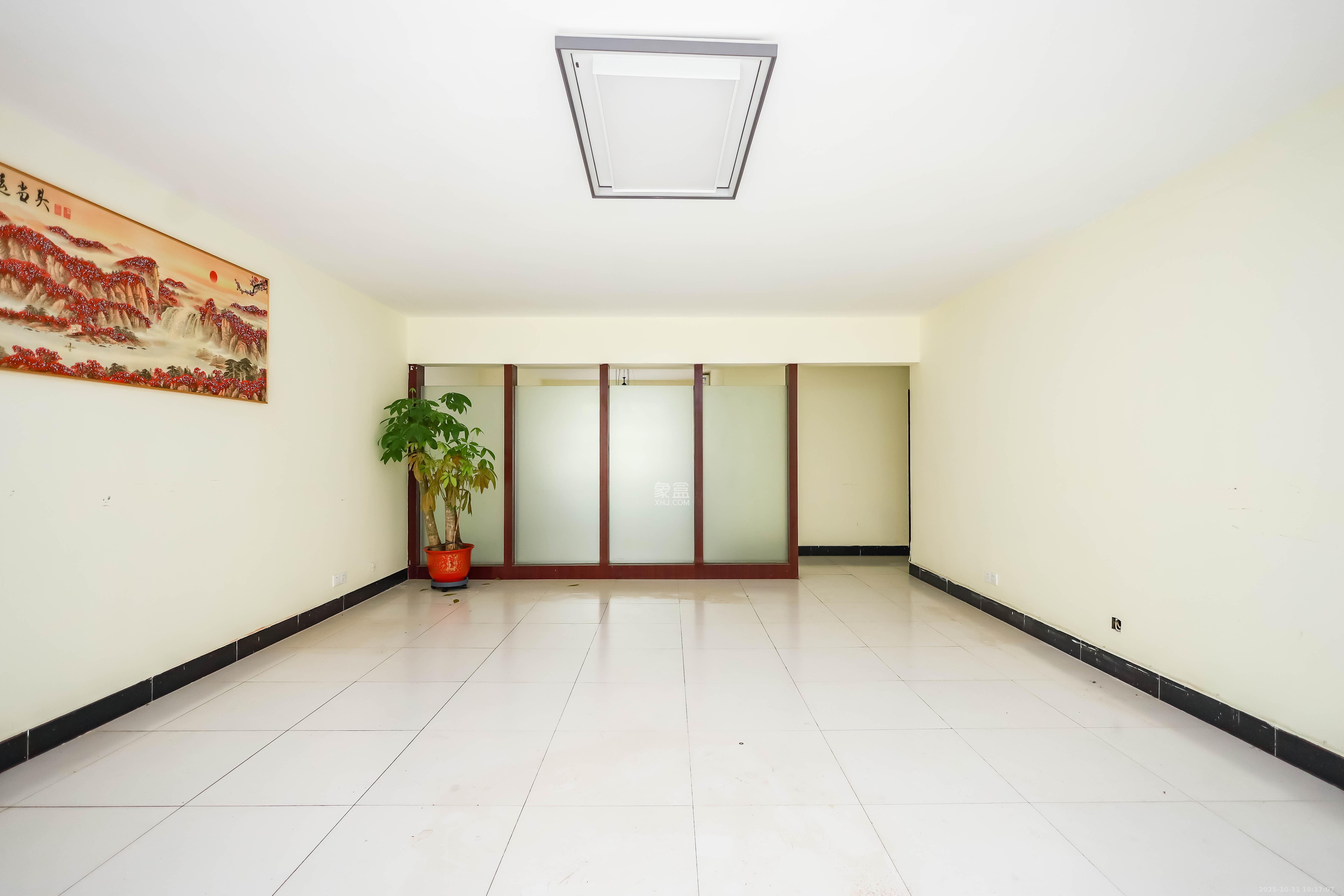 金峰小区南院 5室2厅2卫 138.0万 金峰小区南院 5室2厅2卫 138.0万客厅