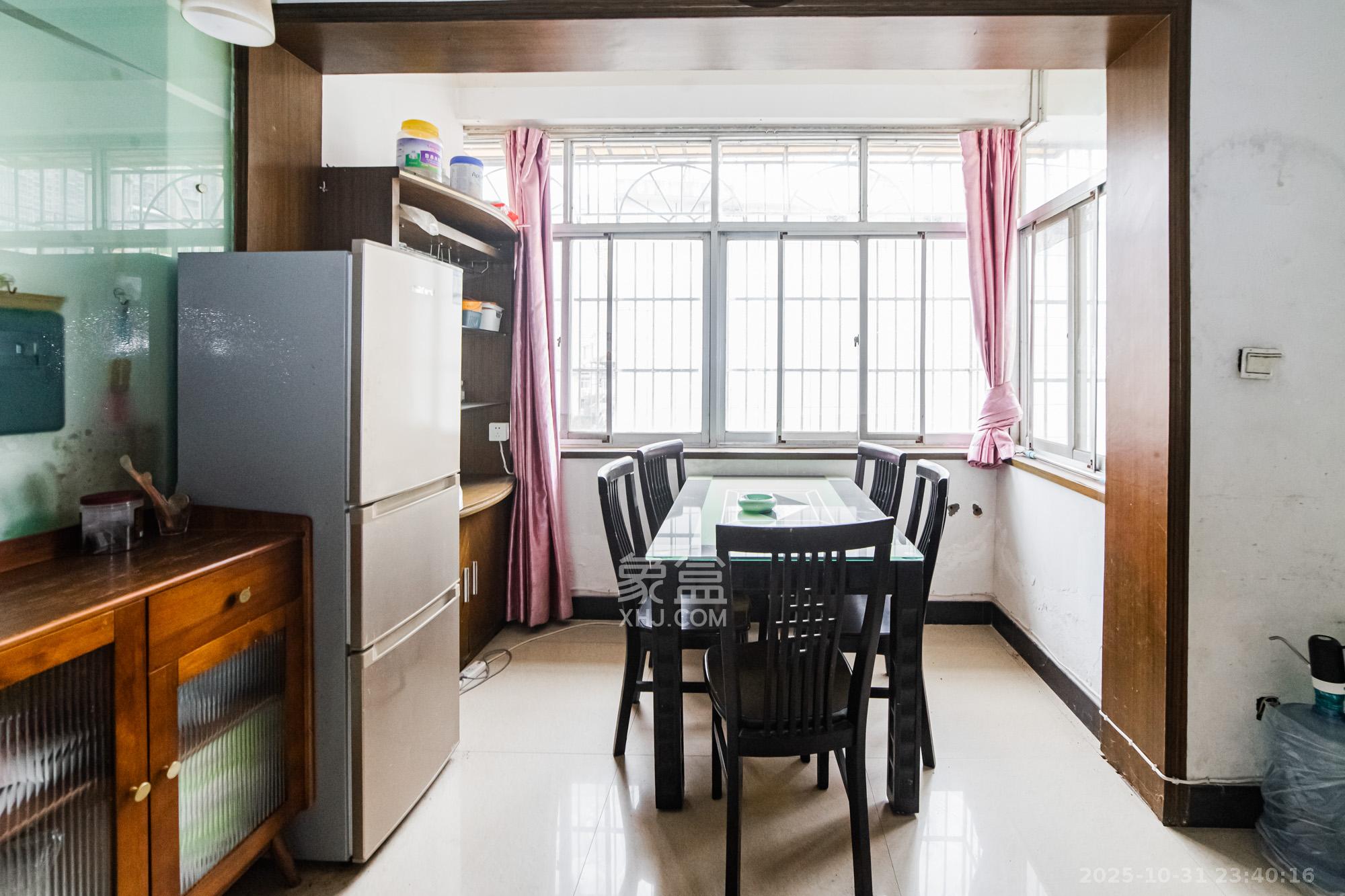 玲珑阁(陈家湖社区) 3室2厅2卫 72.0万 玲珑阁(陈家湖社区) 3室2厅2卫 72.0万阳台