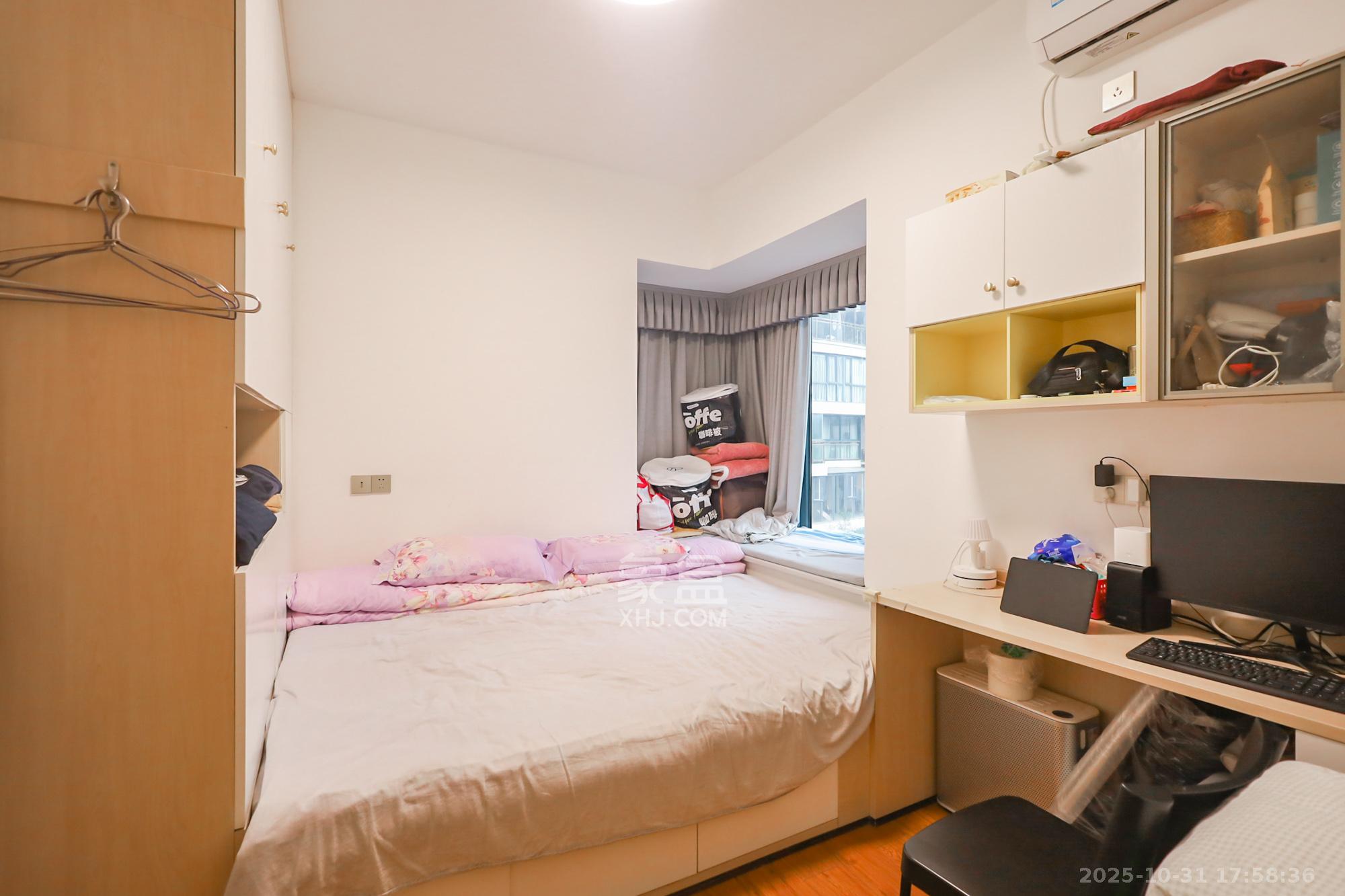 西山汇景一、二期  4室2厅2卫    248.0万卧室