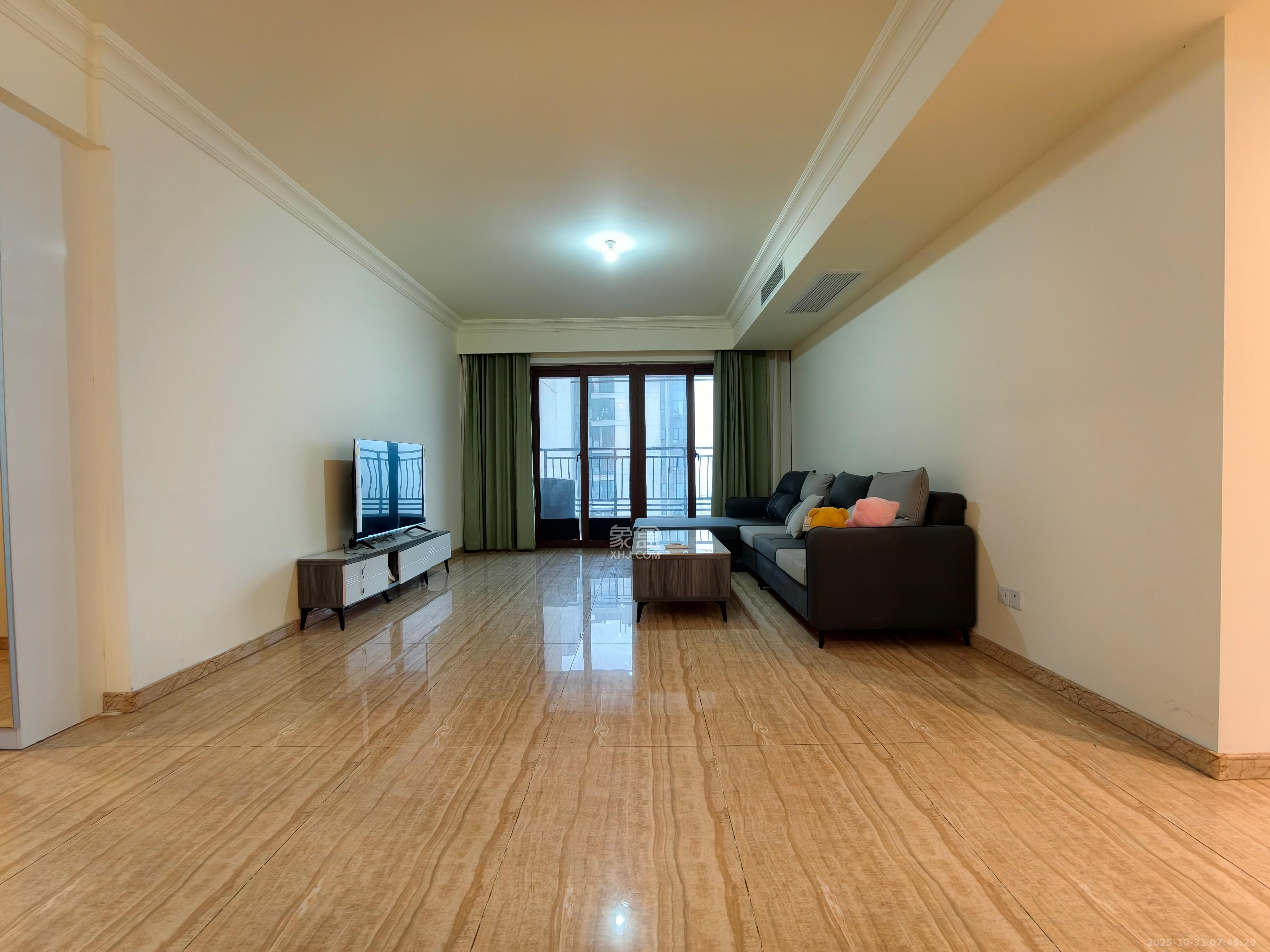 碧桂园翘楚棠  4室2厅2卫    2500.0元/月室内图