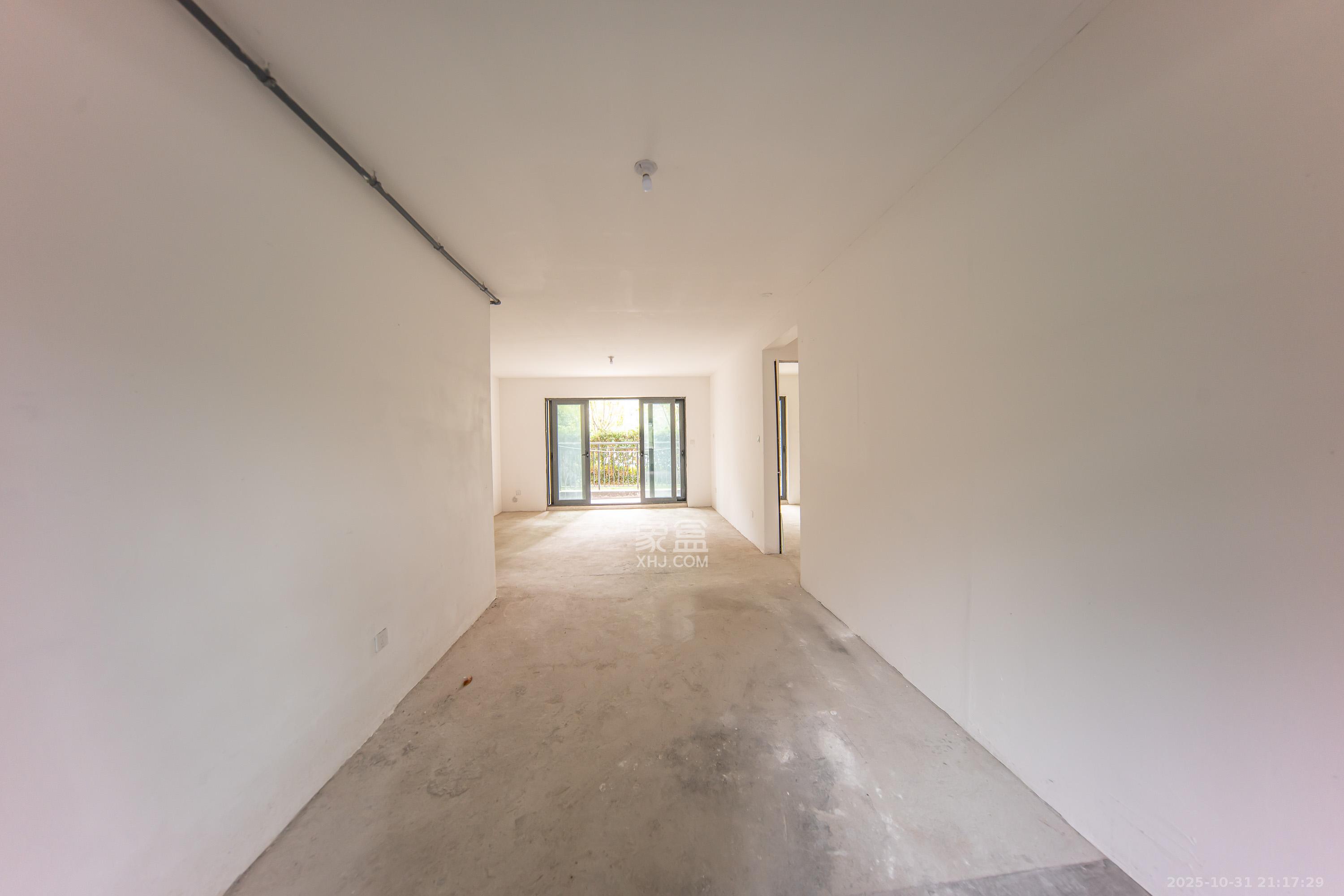 金茂长沙国际社区  4室2厅2卫    114.0万客厅